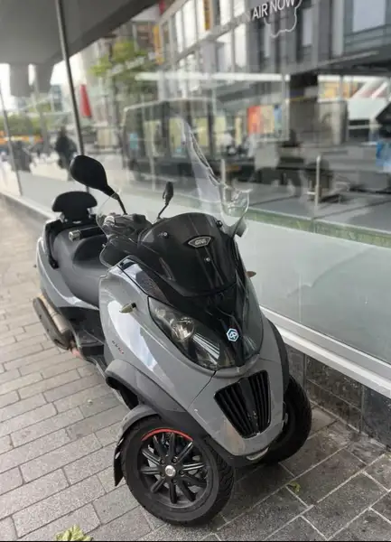 Piaggio MP3 400