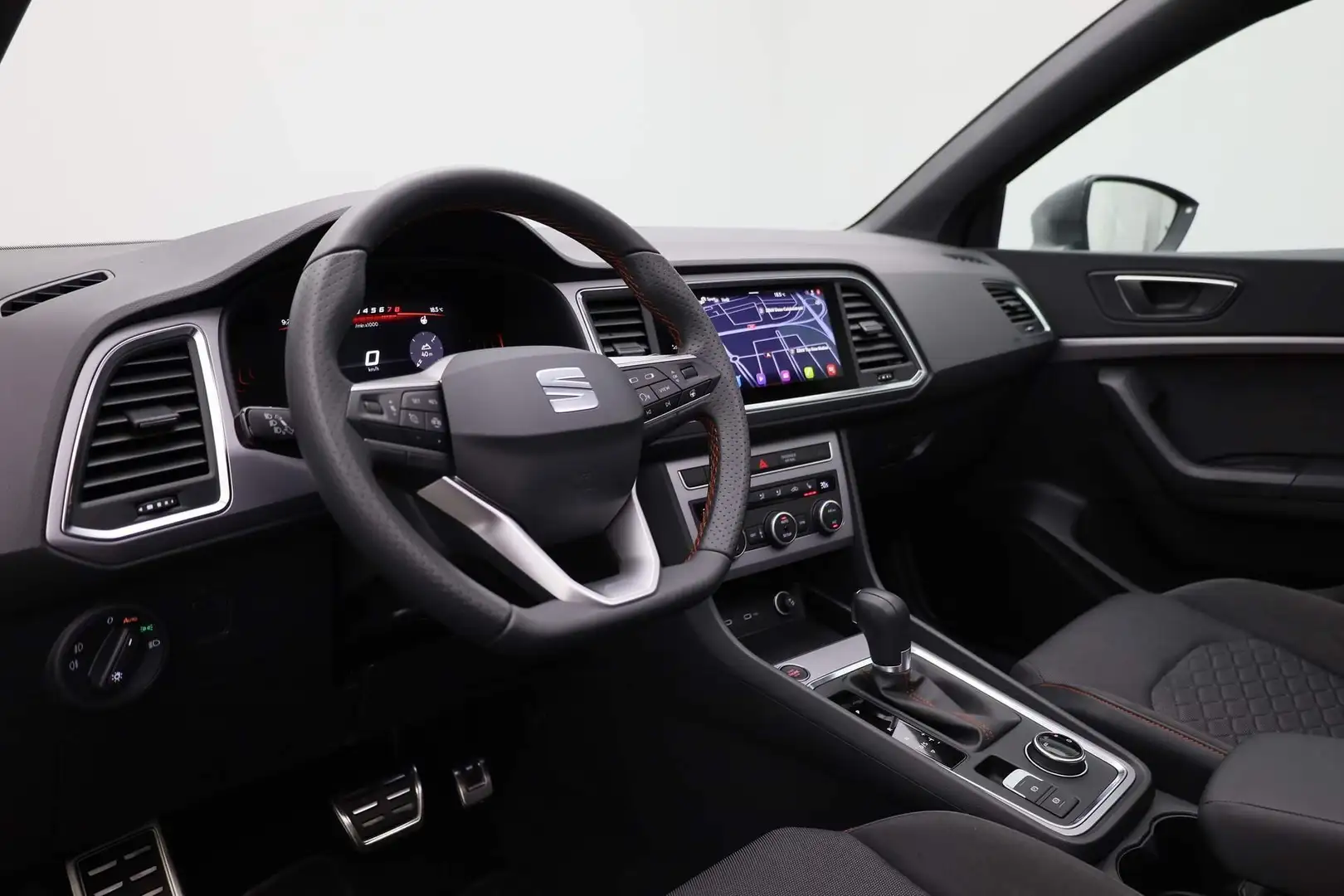 SEAT Ateca 1.5 TSI 150 pk DSG FR Business Intense | Panoramad Grijs - 2