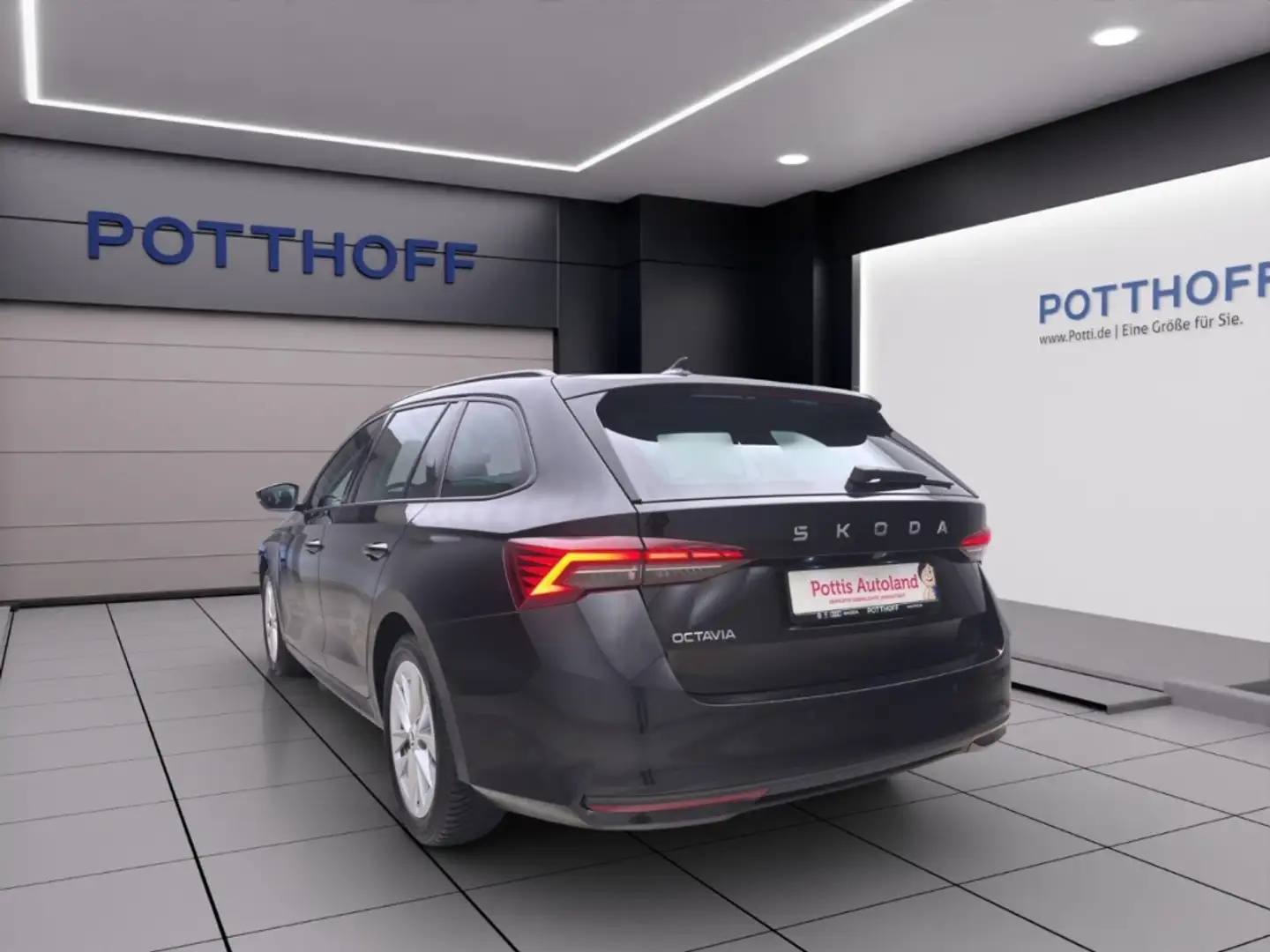 Skoda Octavia Combi 1.5 eTSI DSG SELECTION NAVI KLIMA PDC LED Schwarz - 2