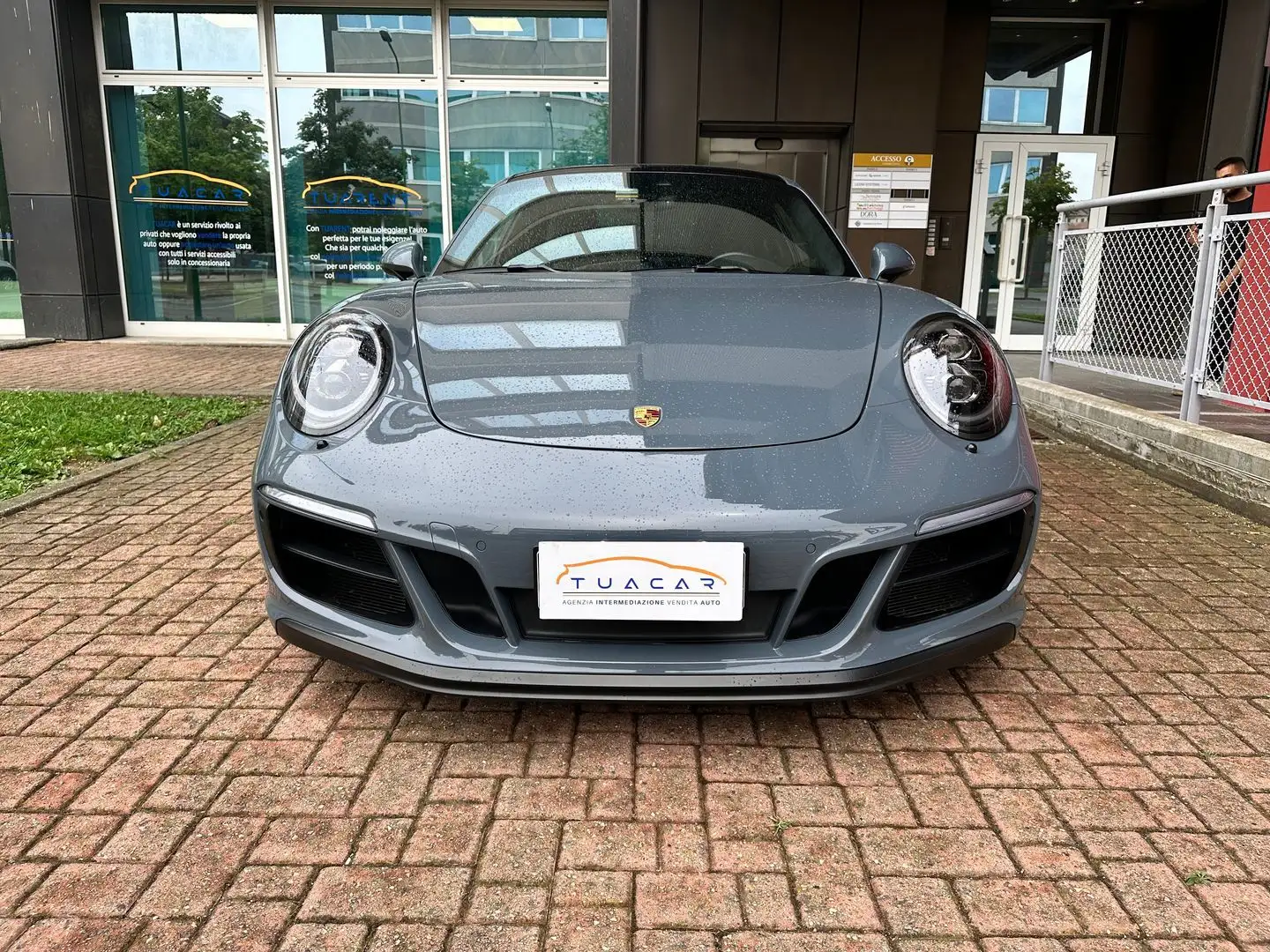Porsche 911 3.0 Carrera 4 GTS Grey - 2
