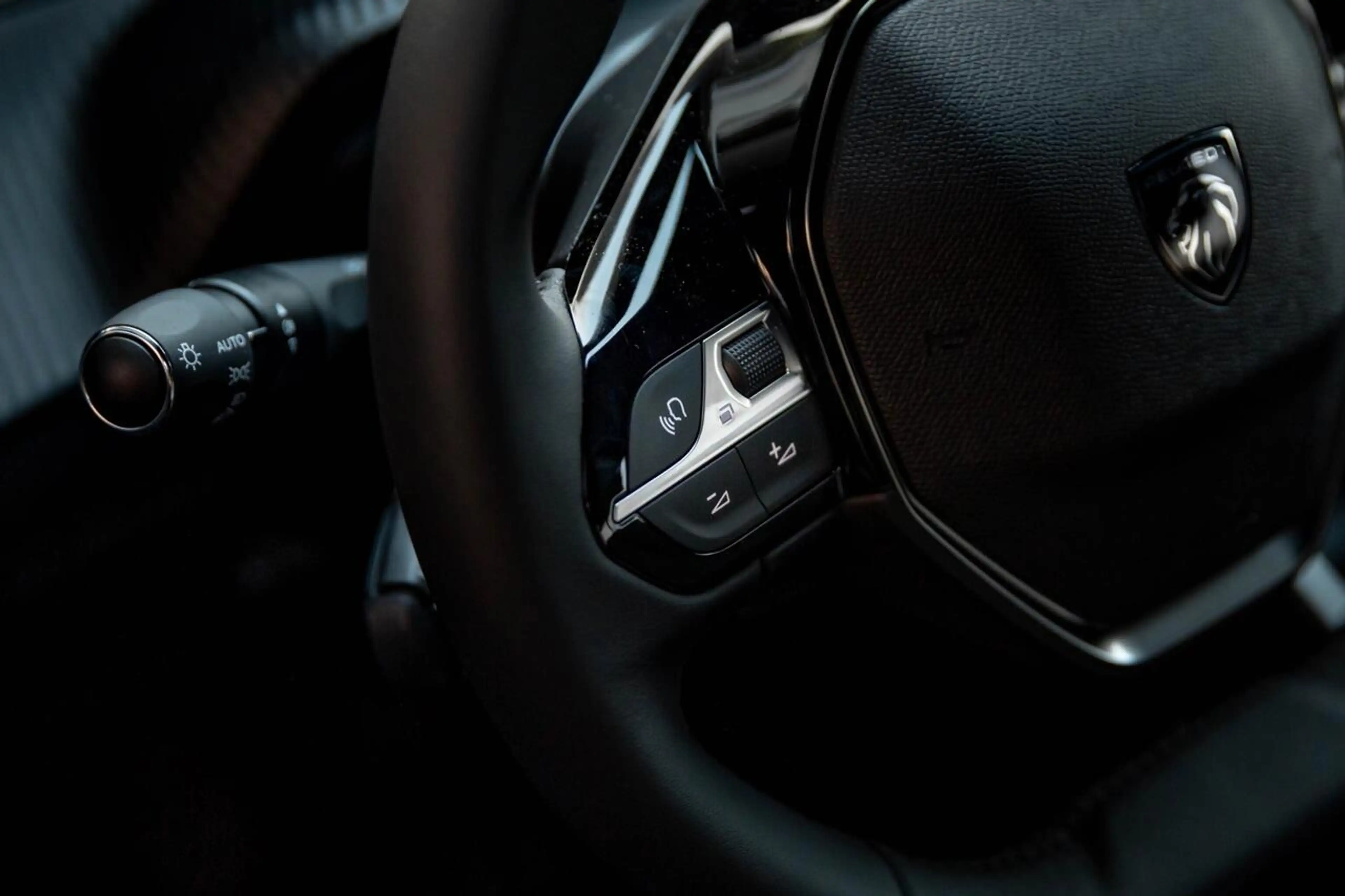Peugeot 2008 100 PK MT6 | 360° Camera | Keyless | Dodehoekde... — photo 9