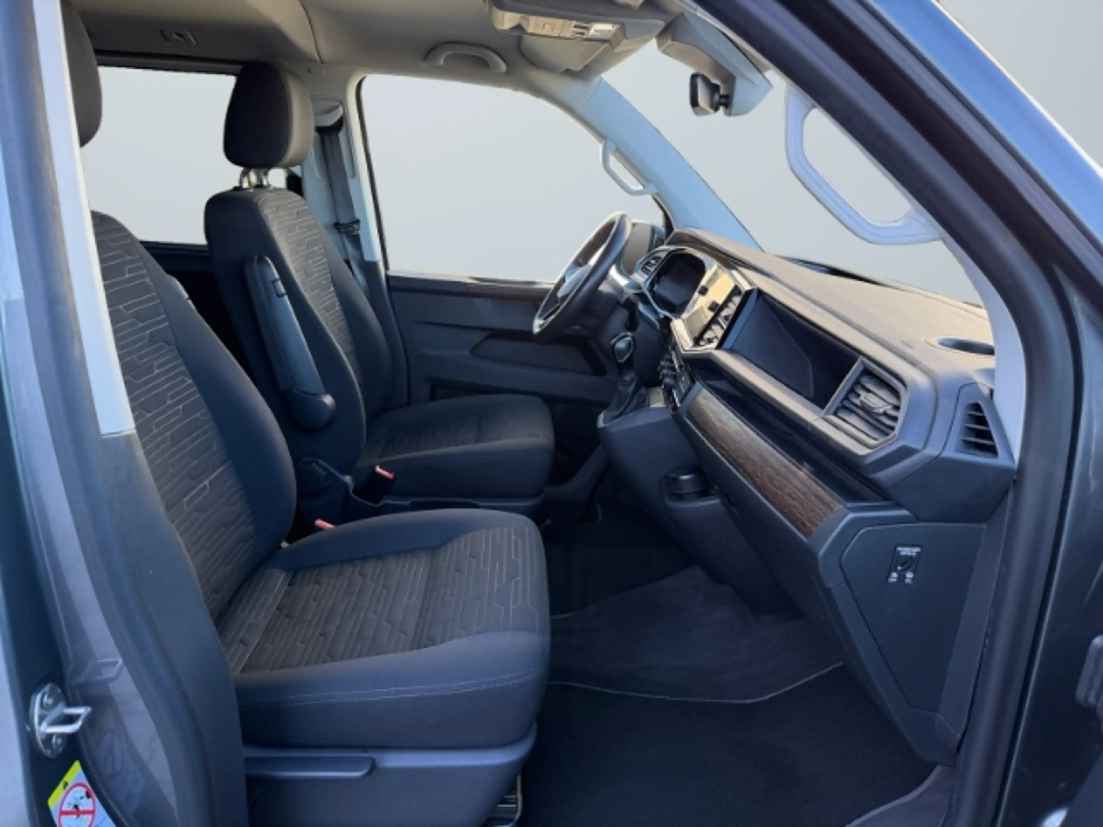 Volkswagen T6.1 Multivan 2.0 TDI DSG 4Motion Comfortline — photo 9