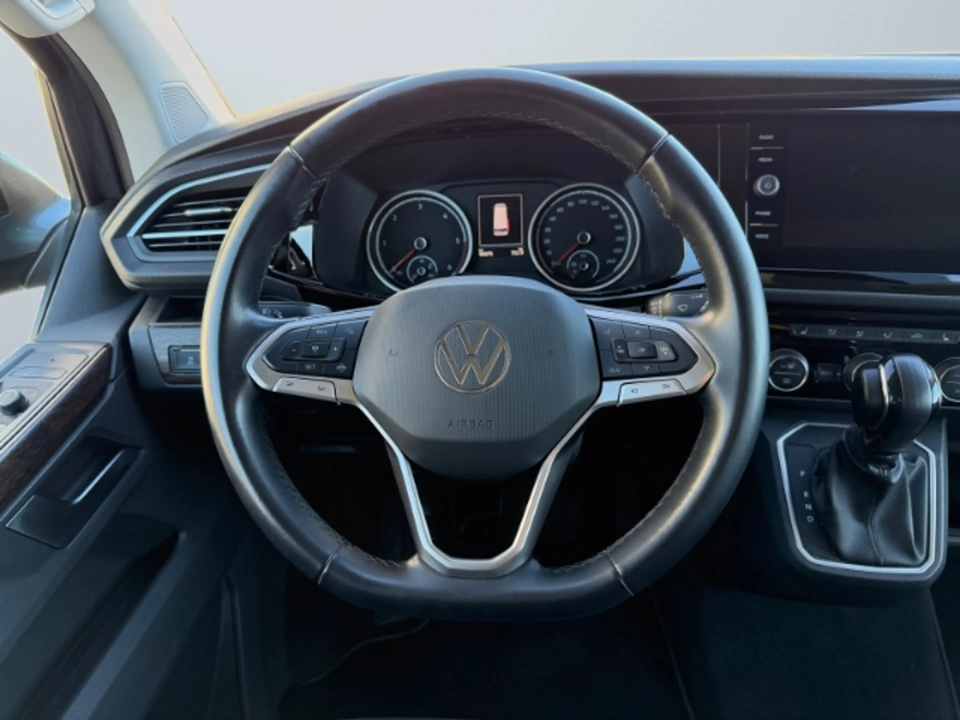 Volkswagen T6.1 Multivan 2.0 TDI DSG 4Motion Comfortline — photo 11