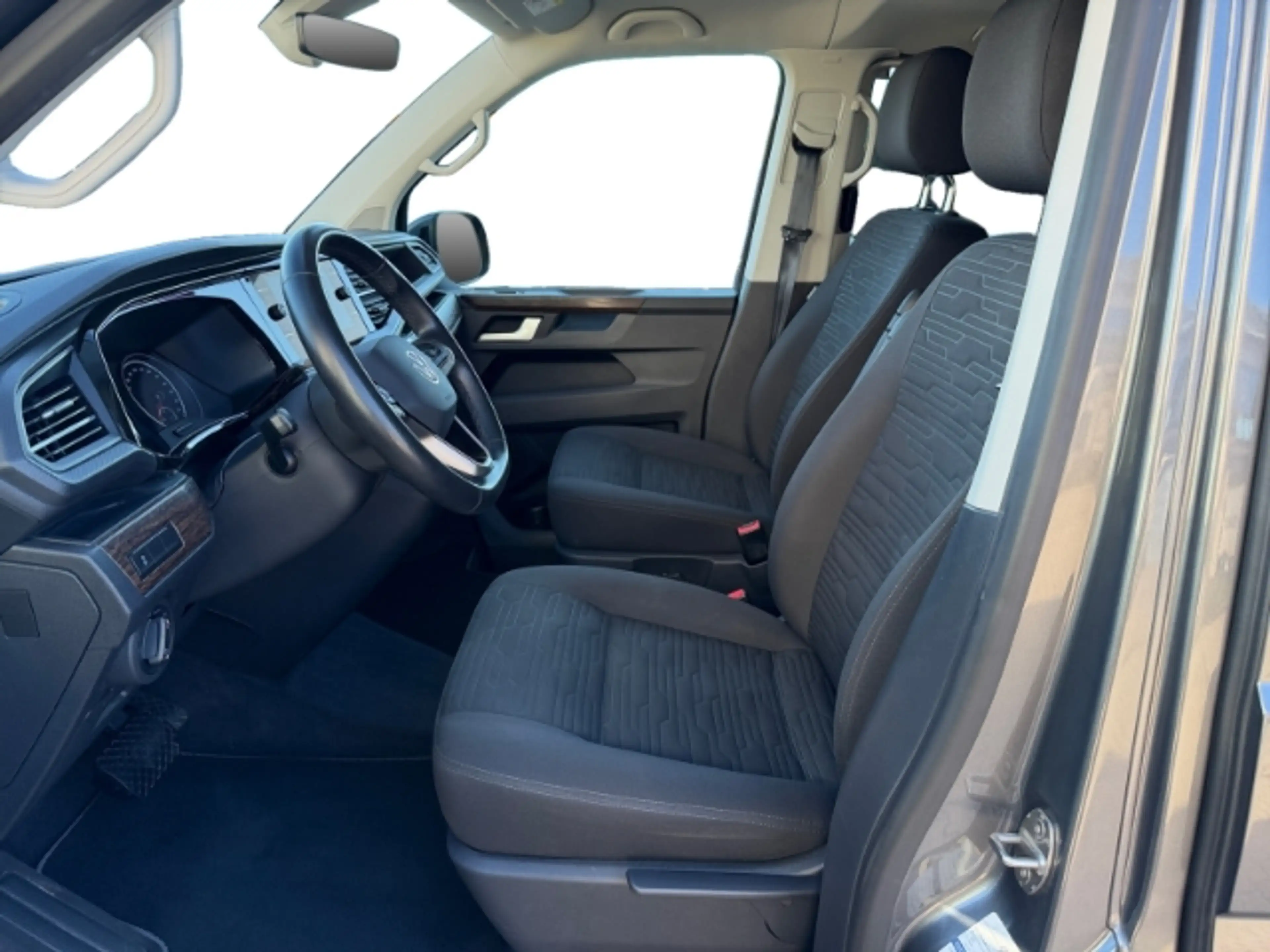 Volkswagen T6.1 Multivan 2.0 TDI DSG 4Motion Comfortline — photo 8
