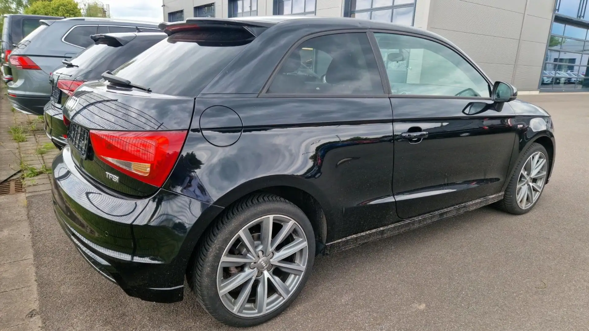 Audi A1 S-LINE NAVI XENON SITZHZ PDC TÜV+SERVICE NEU Schwarz - 2
