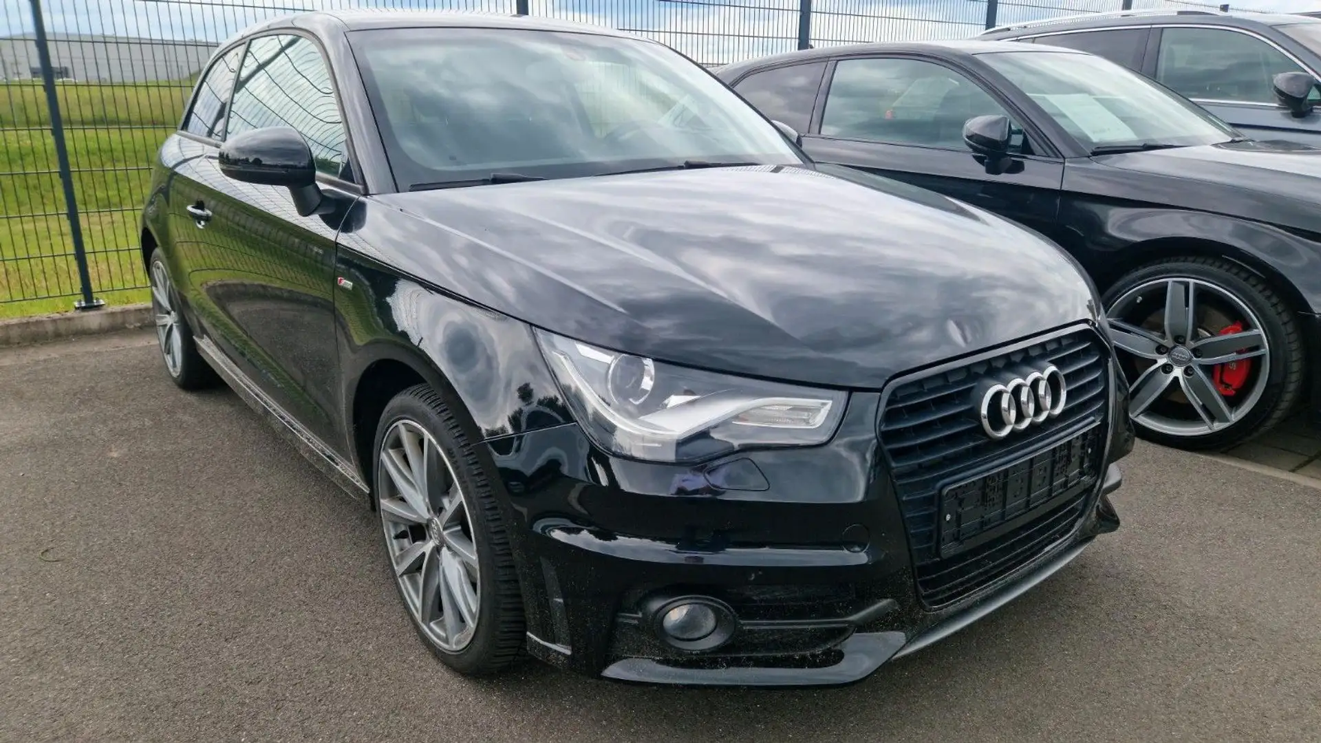 Audi A1 S-LINE NAVI XENON SITZHZ PDC TÜV+SERVICE NEU Schwarz - 1