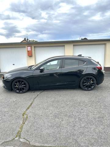 Mazda 3 Sports-Line/ Sportoptik mit Goldelementen