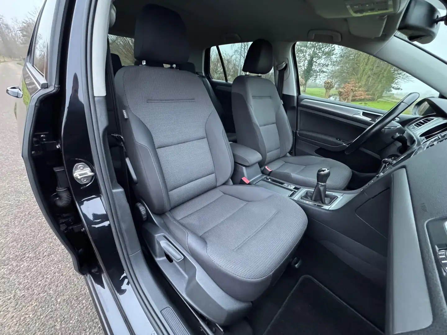 Volkswagen Golf 1.2 TSI 5DRS Connected Series Navi Ecc 110PK 2016B Schwarz - 2