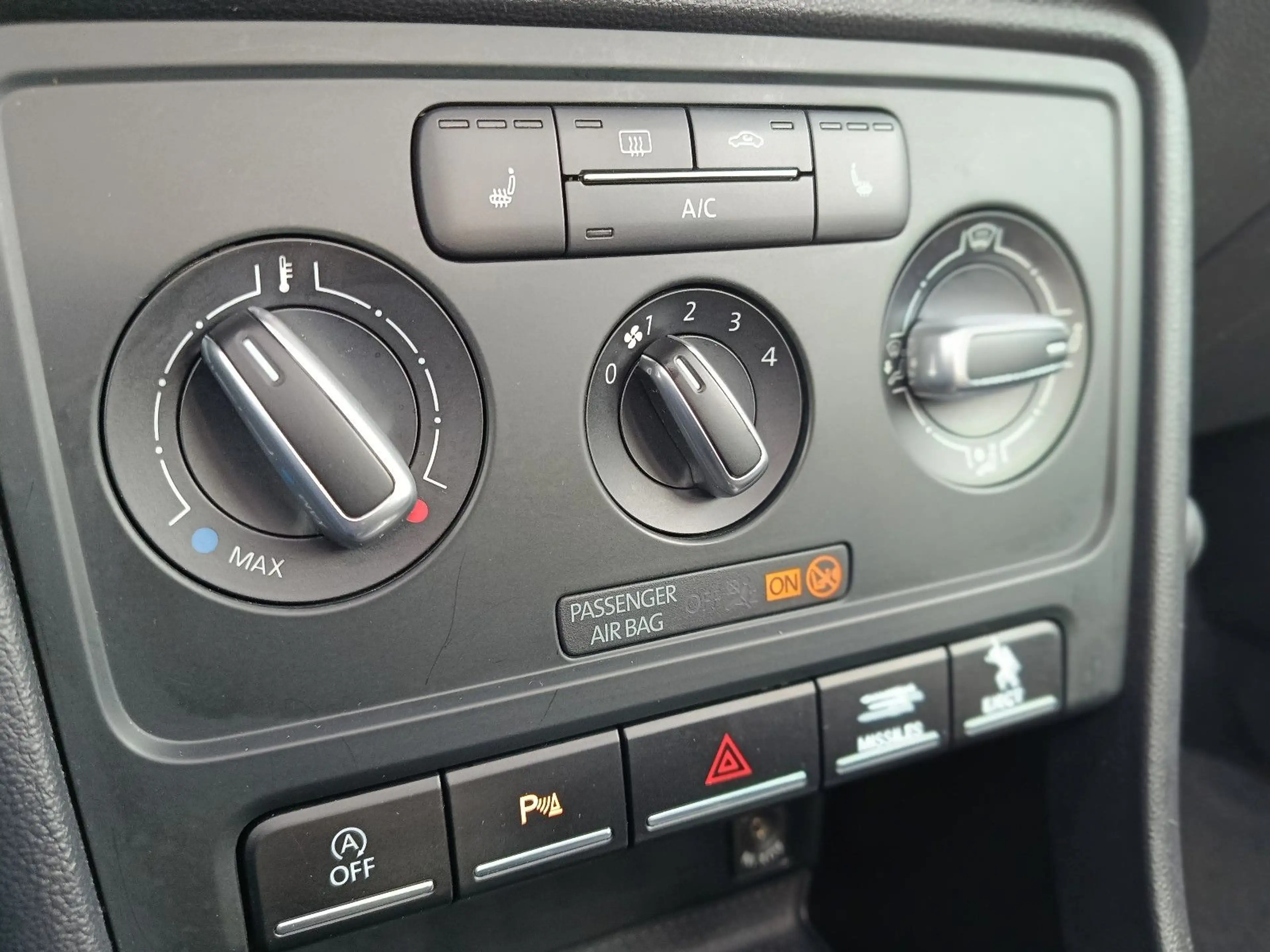 Volkswagen Beetle Design*Klima*S-Dach*Sitzhzg*PDC v+h — photo 13