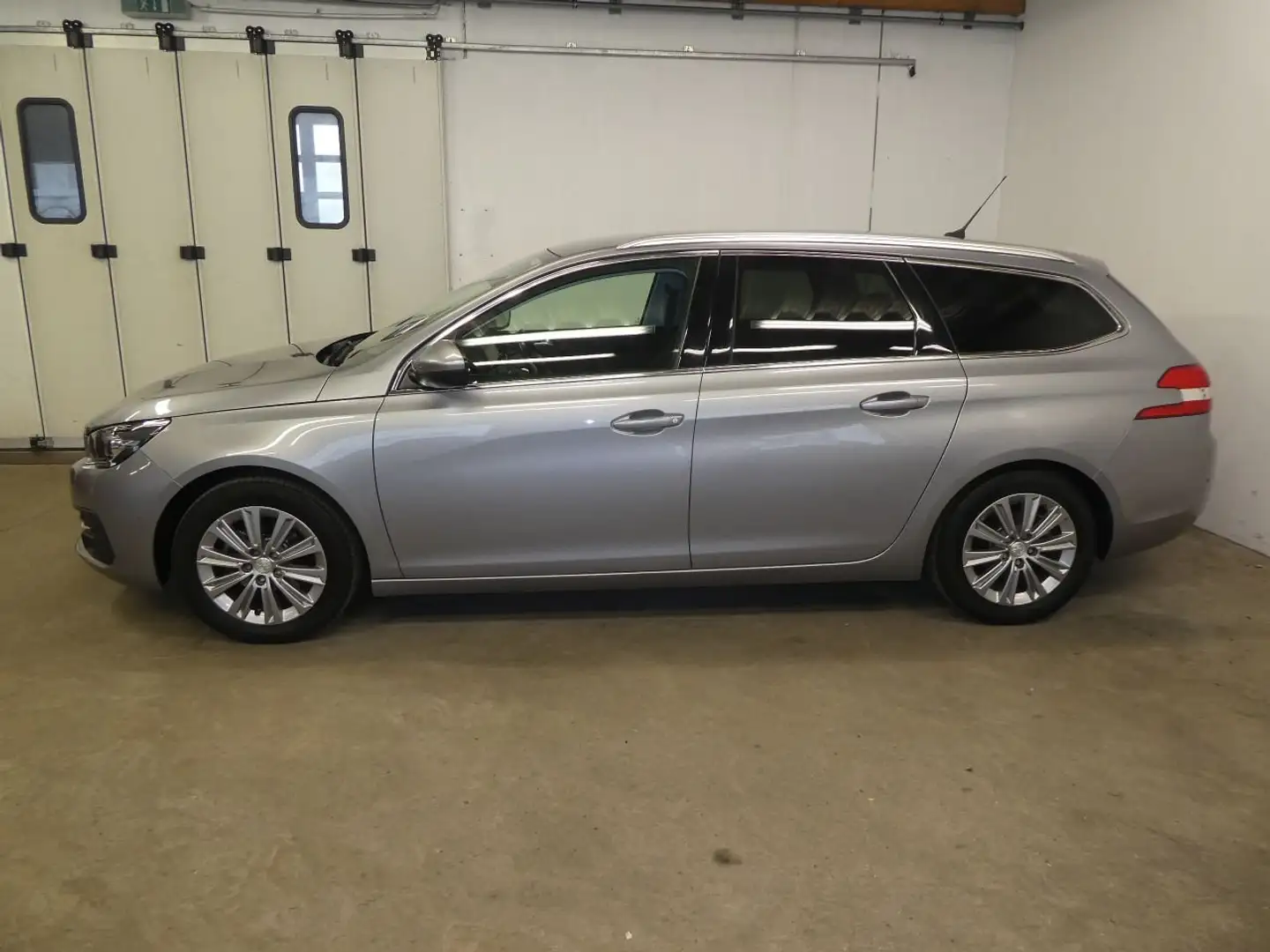 Peugeot 308 SW 1.5 Blue HDi 130 S&SAllure Pack, AHK Grau - 2