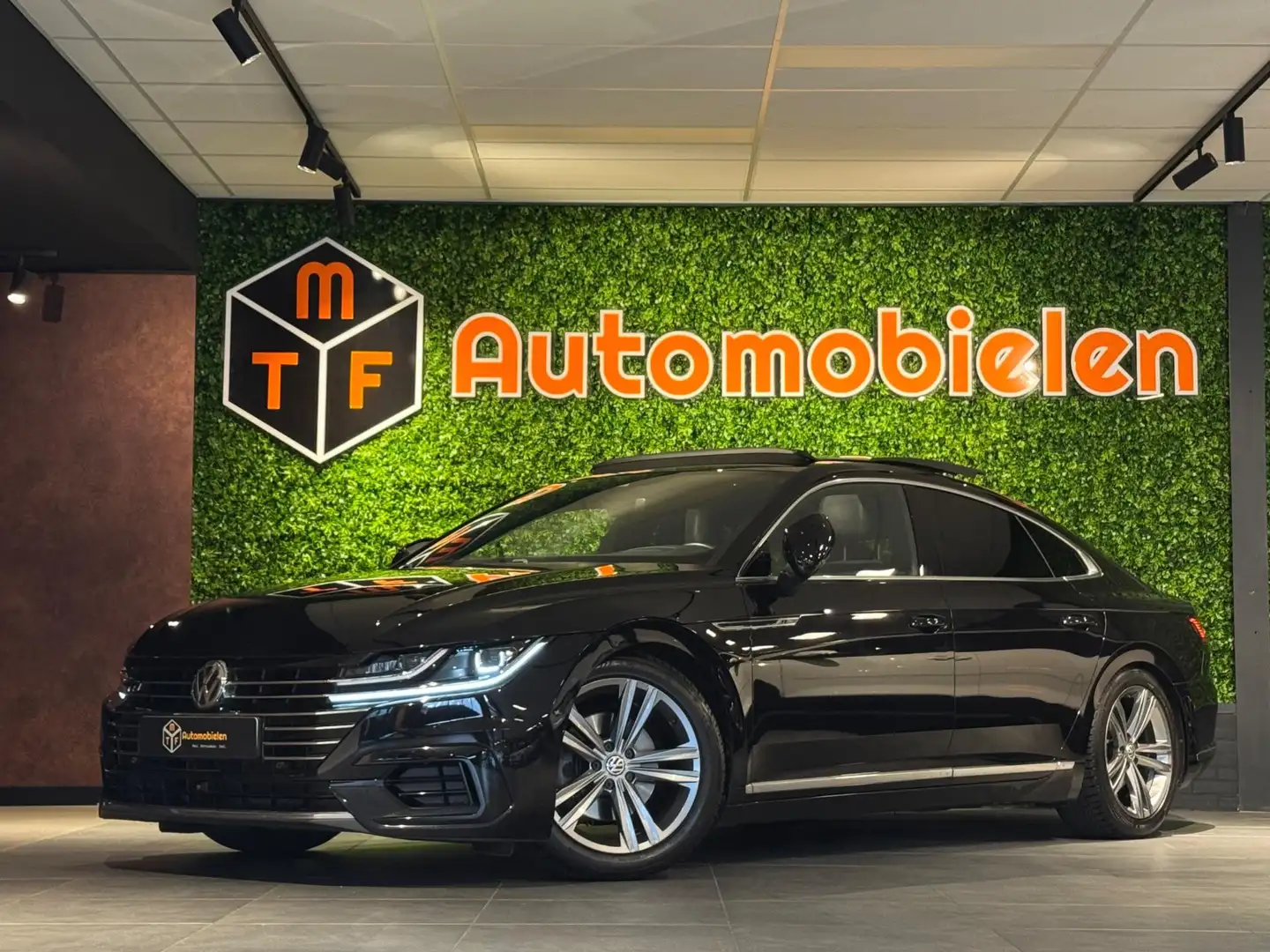 Volkswagen Arteon 2.0 TSI 3x R-LINE|PANO|360CAMERA|VIRTUAL|DYNAUDIO| Zwart - 1