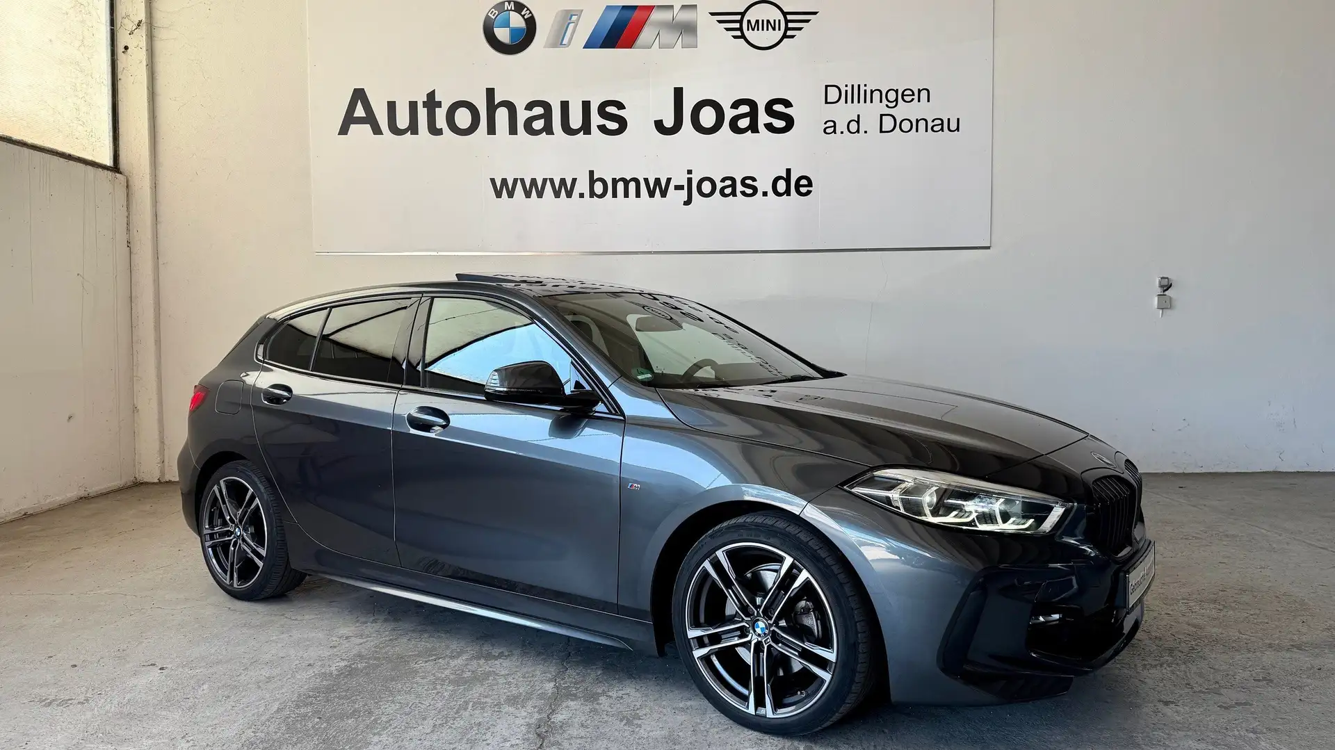 BMW 118 i M-Sportpaket | 18" LMR | Panodach | Lenkr.hzg Gris - 1