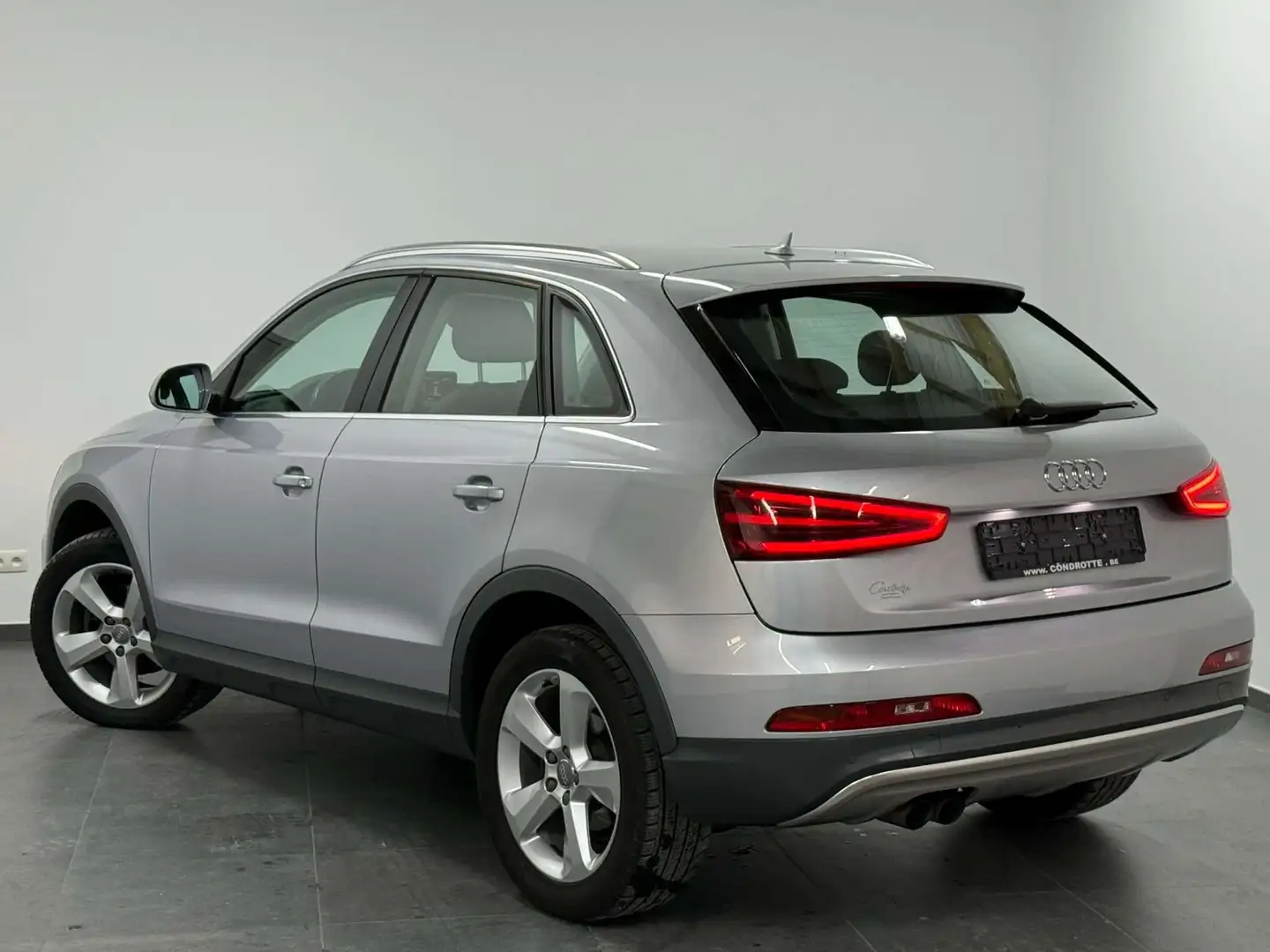 Audi Q3 2.0 TDi - Navi - Airco - LED - Cuir - Carnet Argent - 2