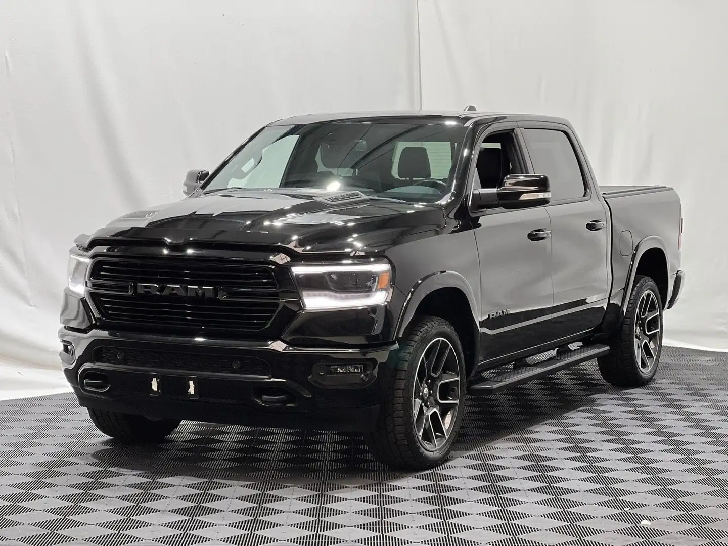 Dodge RAM 1500 Laramie Crew Cab 4x4 *LPG/AHK/BAKFLIP Schwarz - 2