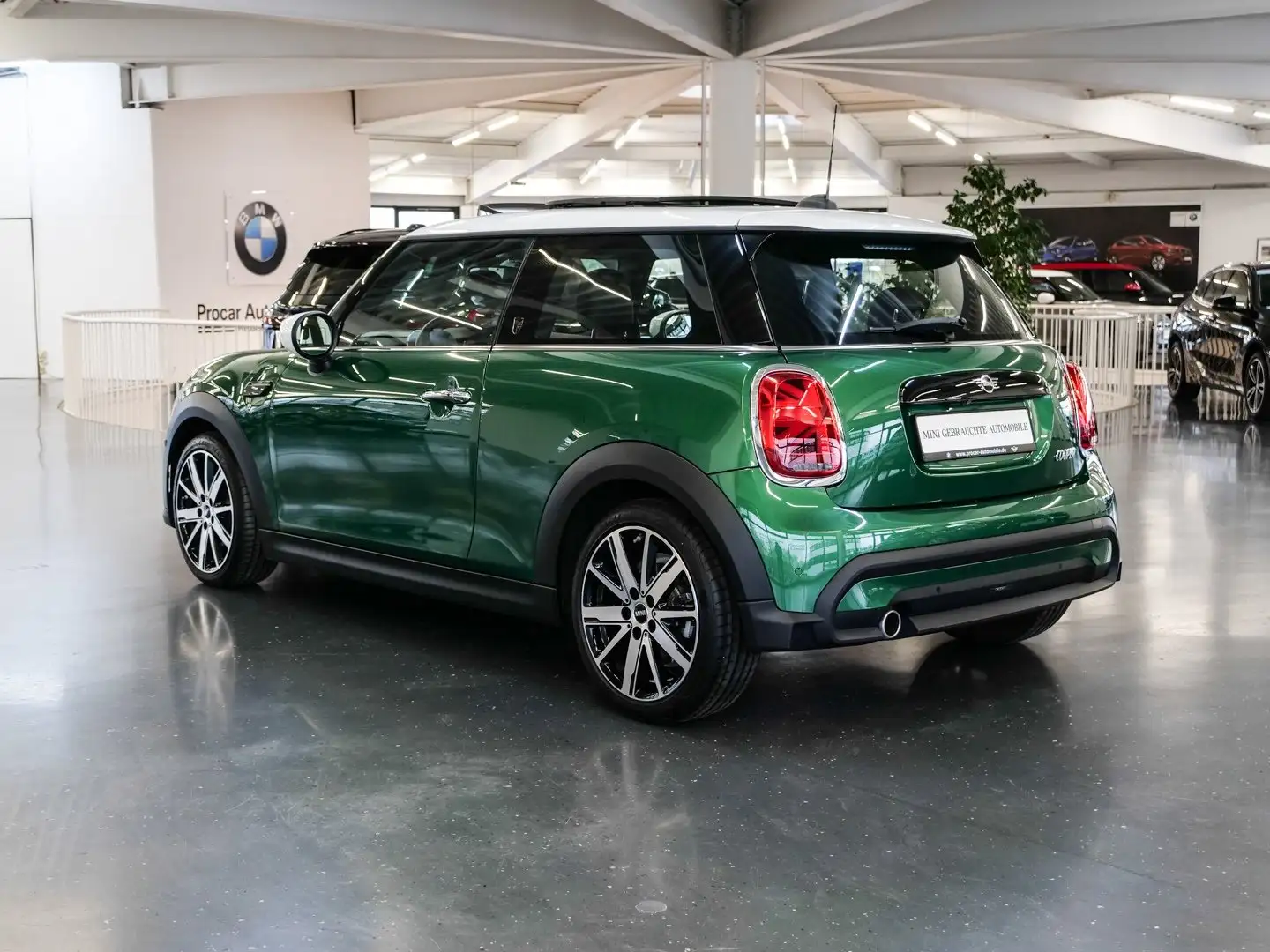 MINI Cooper Younique Trim Aut Nav LED Pano RFK Komfzg Grün - 2