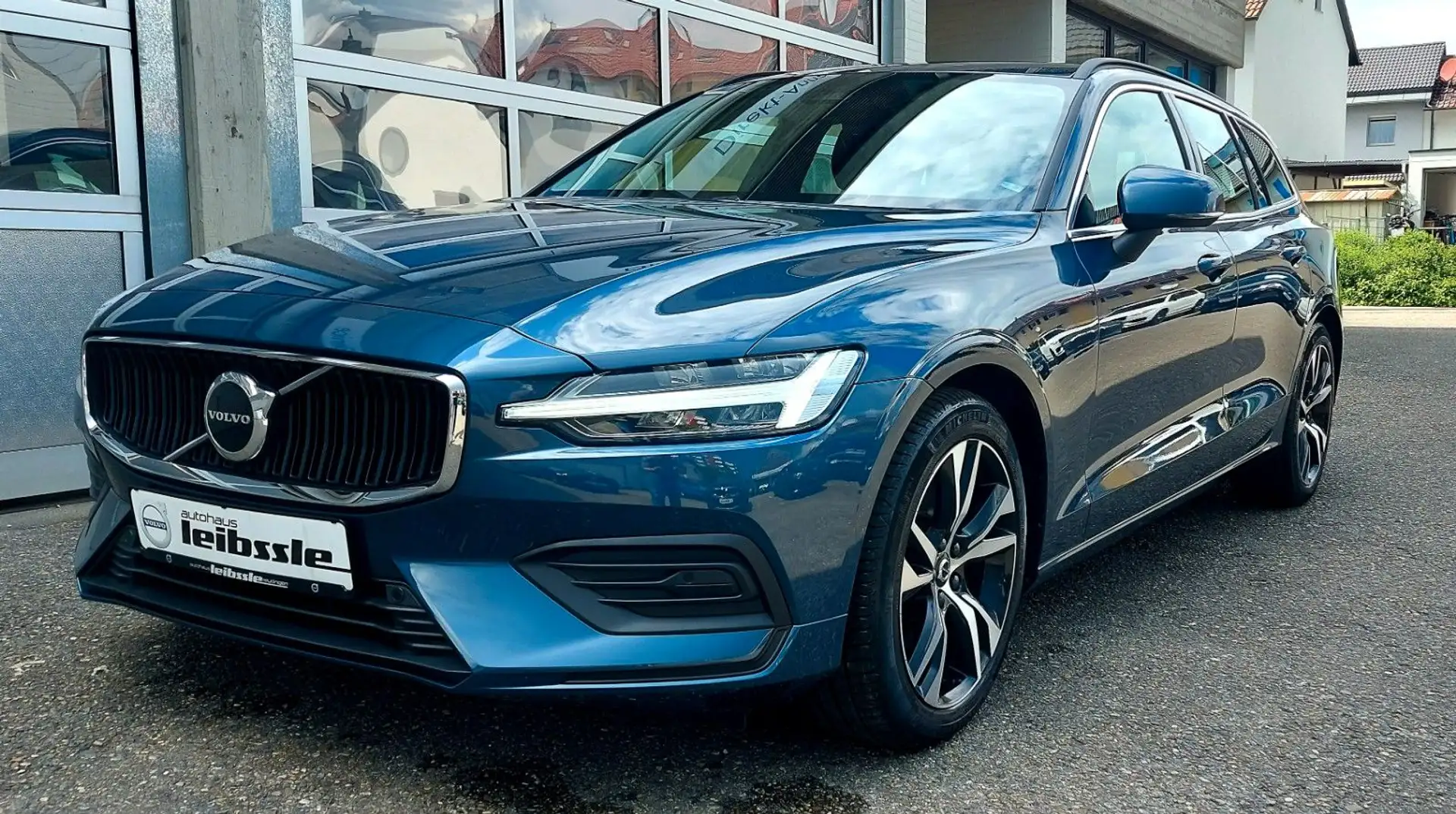 Volvo V60 B4 Core Automatik Blau - 2