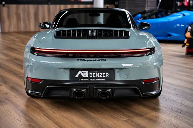 Porsche 911 view 13