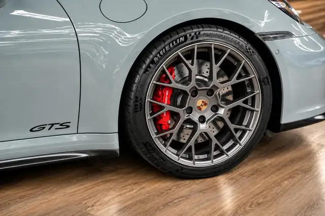 Porsche 911 view 10