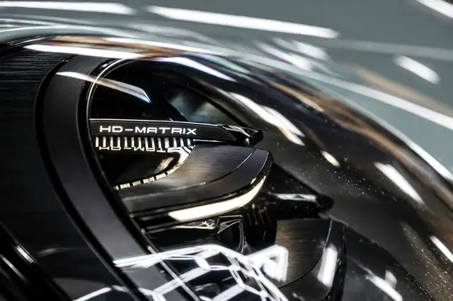 Porsche 911 view 11