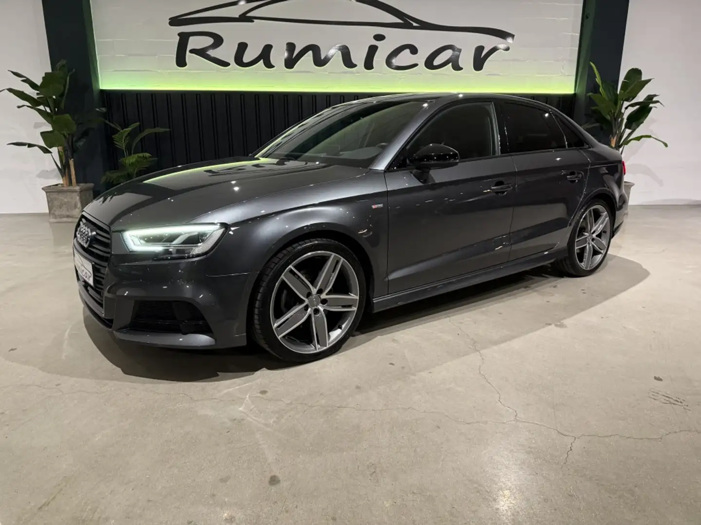 Audi A3 Sedán 35 TDI Black line S tronic 110kW Gris - 2
