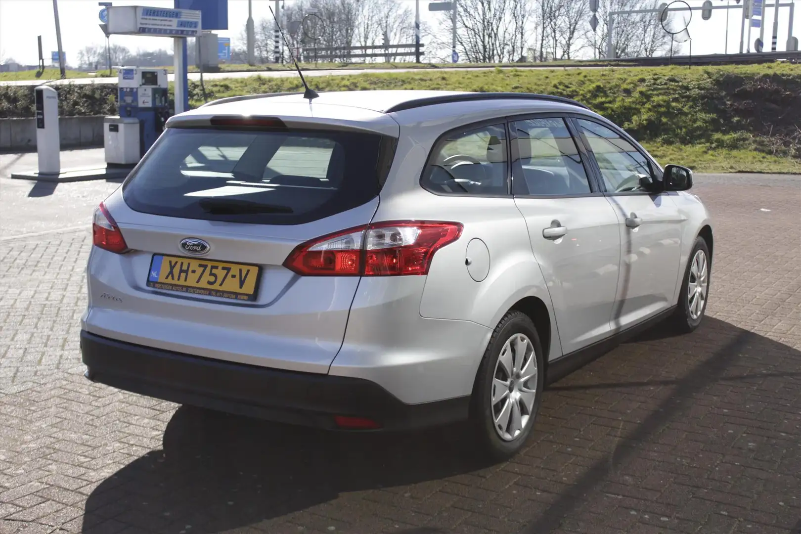 Ford Focus 1.6 74KW WAGON Titanium Gris - 2