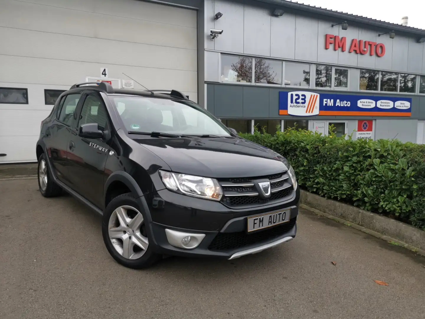 Dacia Sandero II STEPWAY PRESTIGE AUTOMATIQUE Noir - 1