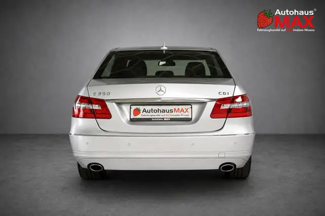 Mercedes-Benz E view 5