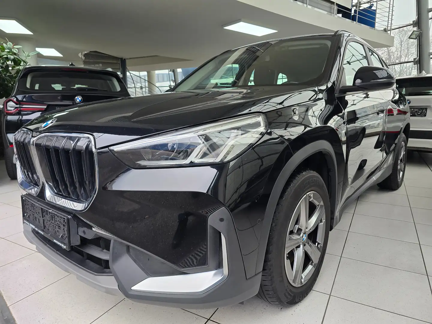 BMW X1 18d sDrive Aut. U11 AHK/Rückfahrkamera Schwarz - 1
