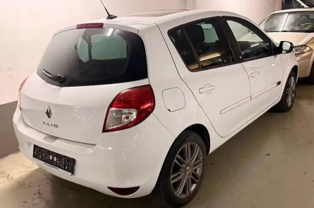 Renault Clio view 2