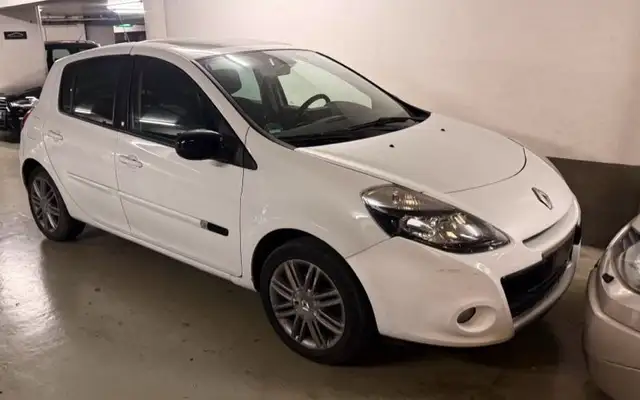 2010 Renault Clio in White for sale