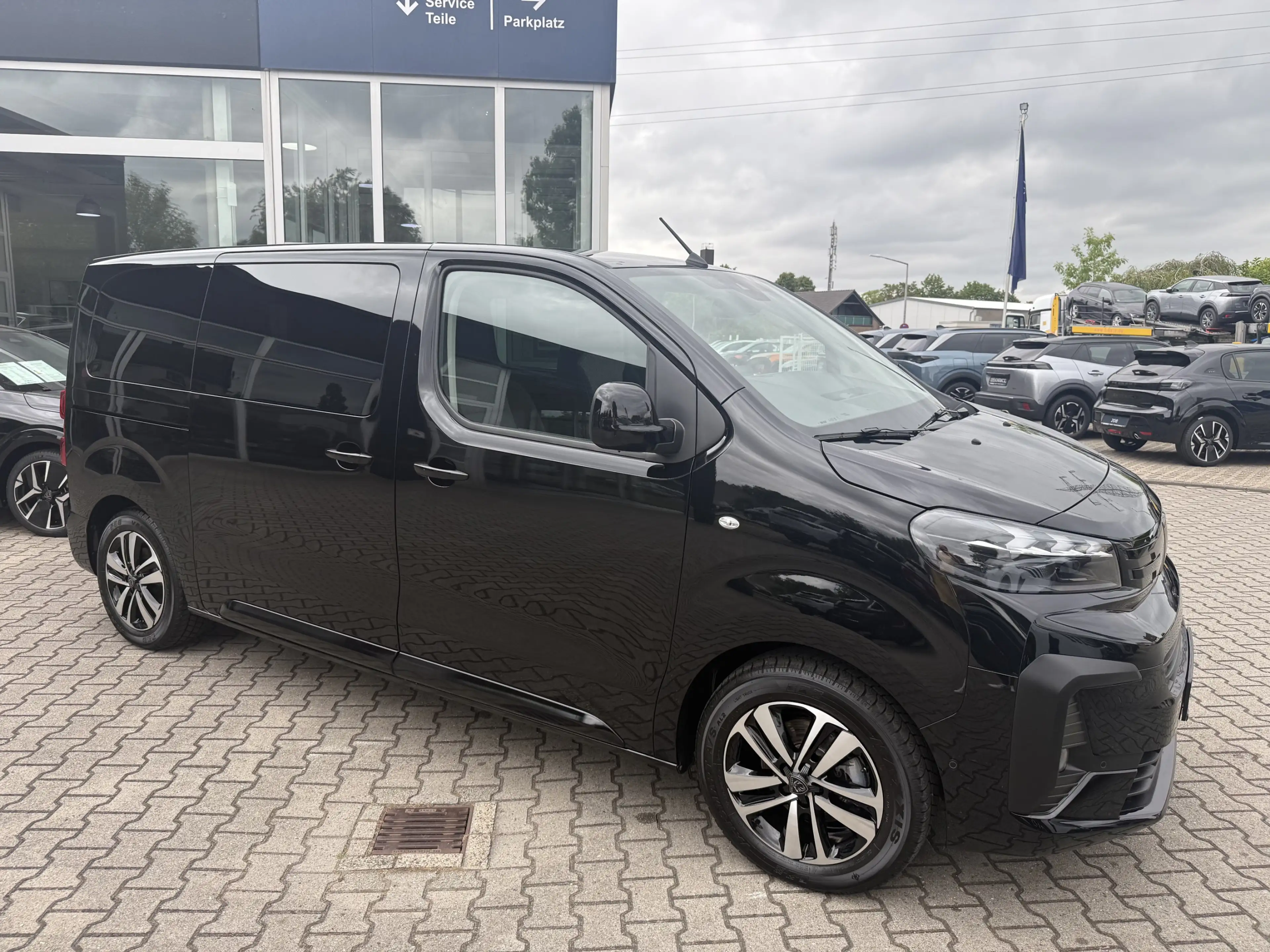 Peugeot Traveller L2 BlueHDI 180, ACC, el. Schiebetüren, AHK, uvm. — photo 3