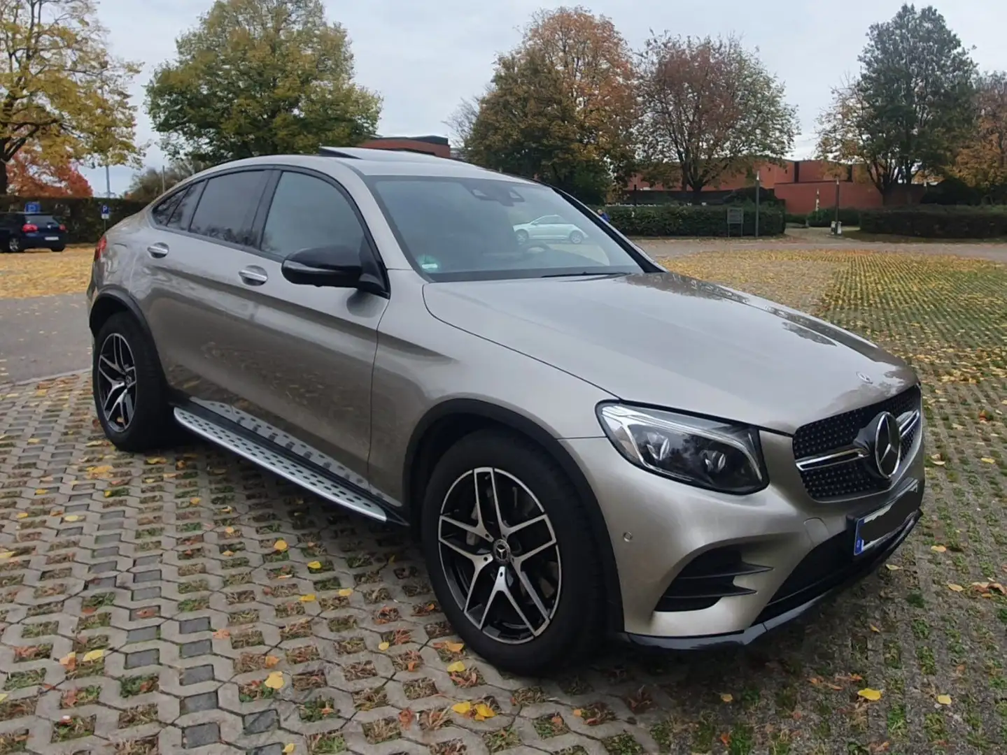 Mercedes-Benz GLC 250 Coupe 4Matic 9G-TRONIC AMG Line Silber - 1