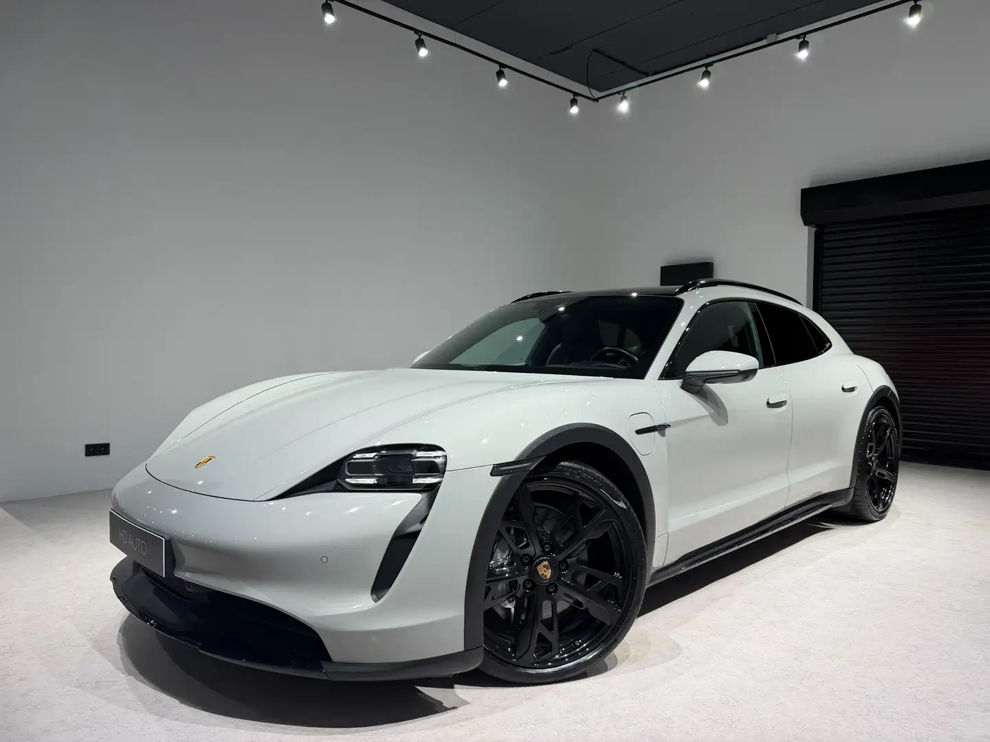 Porsche Taycan CROSS Turismo4 93.4 kWh/DUAL SCREEN/TOIT PANO/BOSE Grey - 2