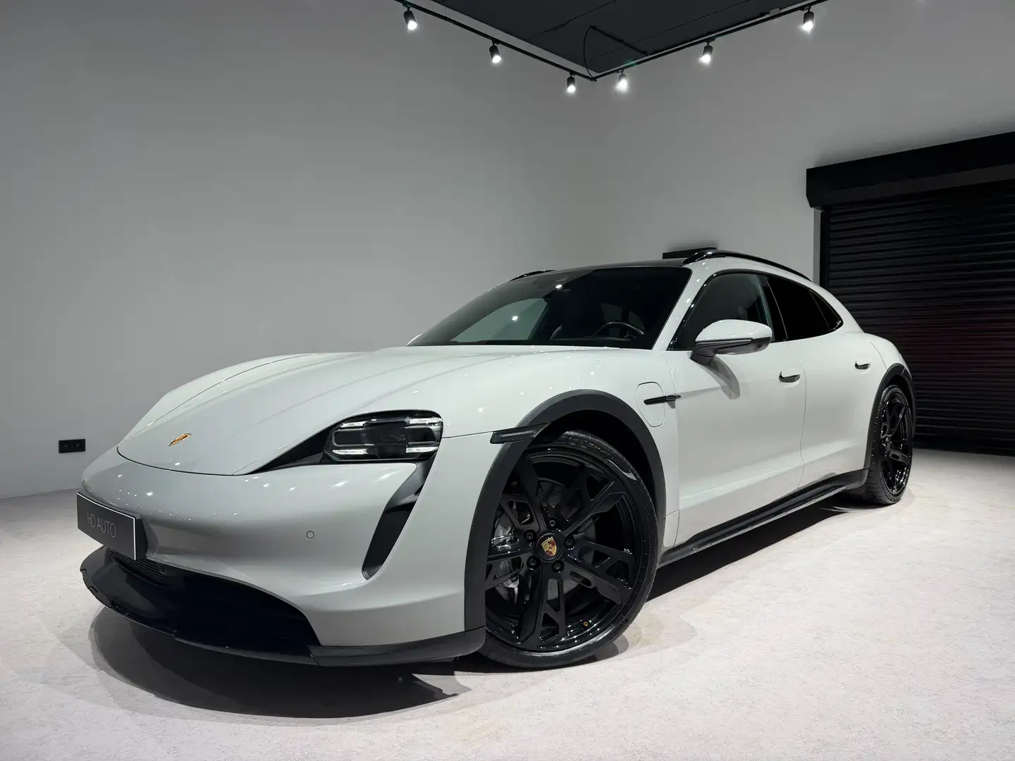 Porsche Taycan CROSS Turismo4 93.4 kWh/DUAL SCREEN/TOIT PANO/BOSE Grey - 1