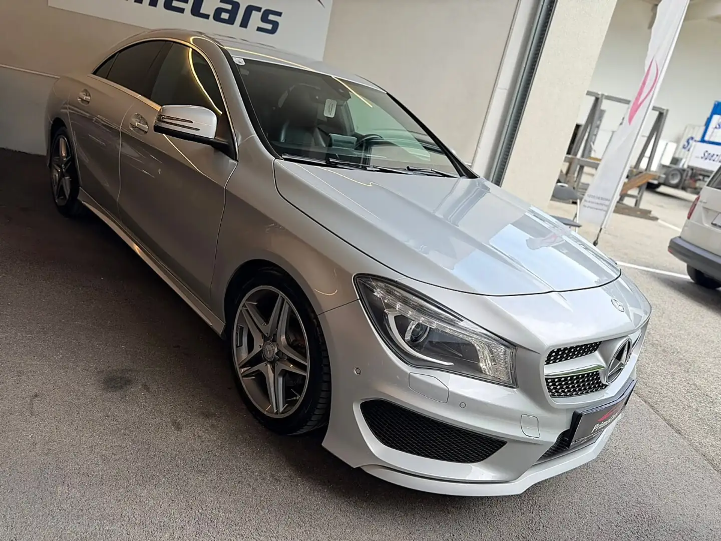 Mercedes-Benz CLA 200 d 4MATIC/AMG-LINE/NAVI/SITZHEIZUNG/BI-XENON/DIA... Grau - 2