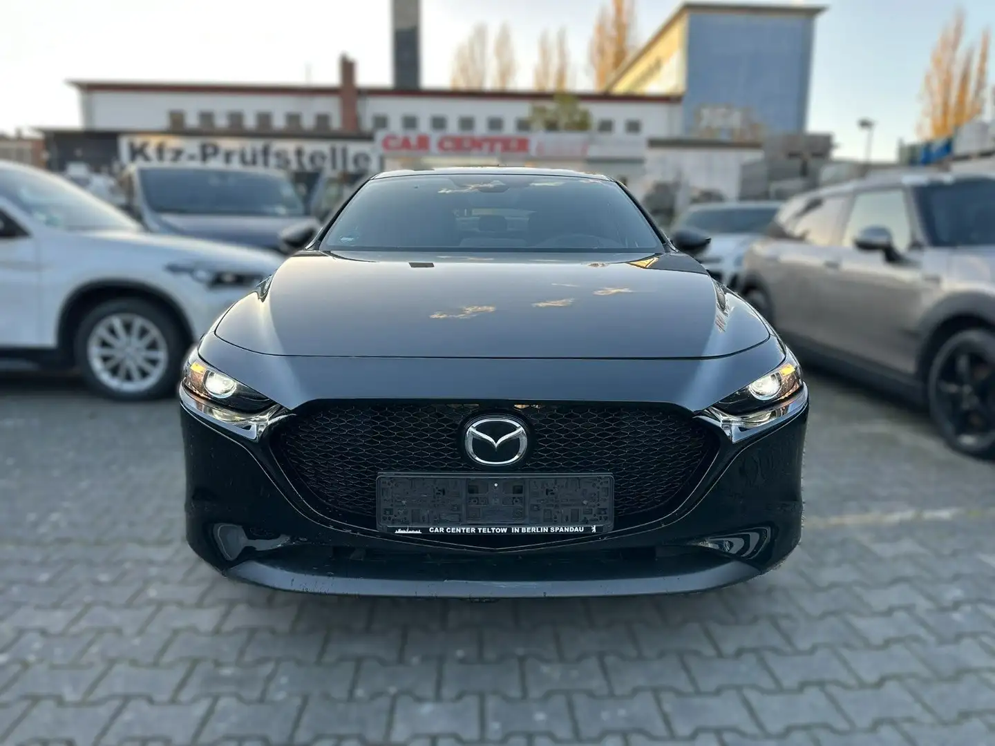 Mazda 3 Lim. 5-trg. Basis 1.Hand Schwarz - 2