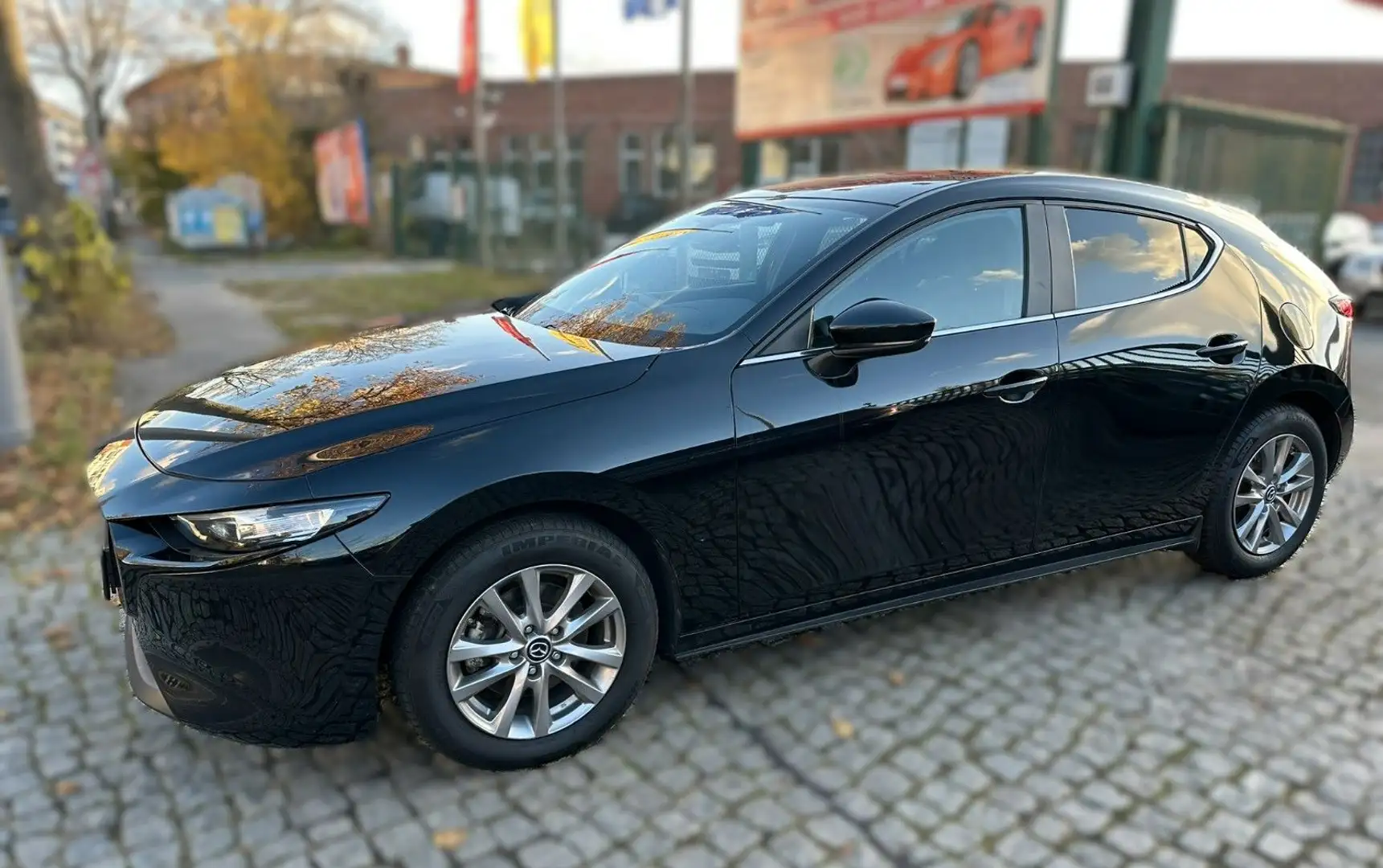 Mazda 3 Lim. 5-trg. Basis 1.Hand Schwarz - 1