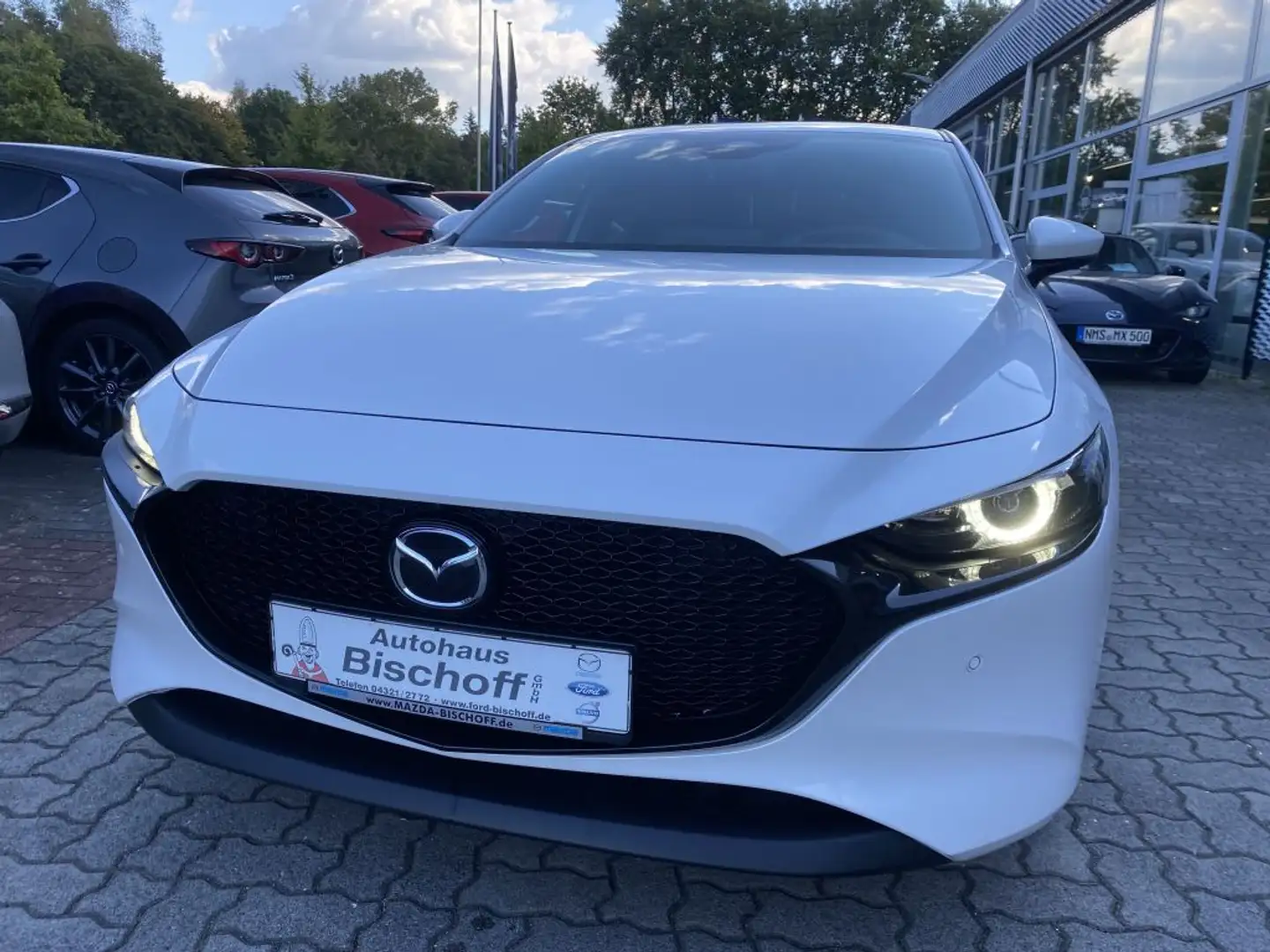 Mazda 3 e-SKY-G 140PS M-HYBRID TAKUMI Weiß - 2