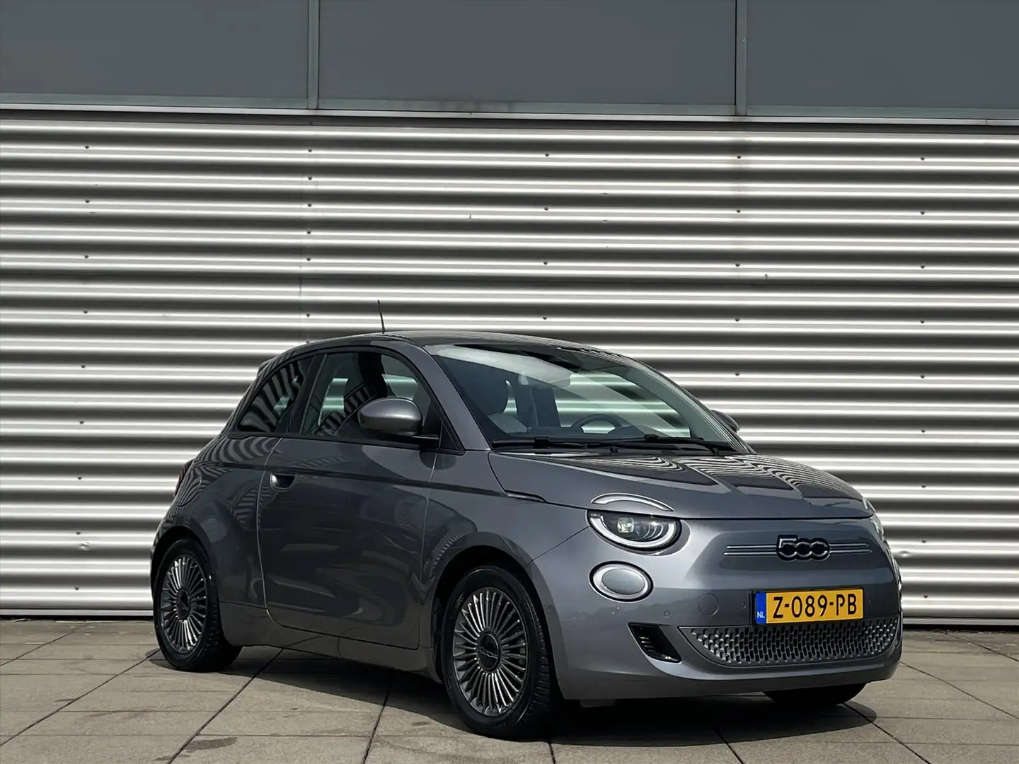 Fiat 500e 42kWh 118pk Automaat Icon | Navigatie | LMV | BTW Grijs - 2