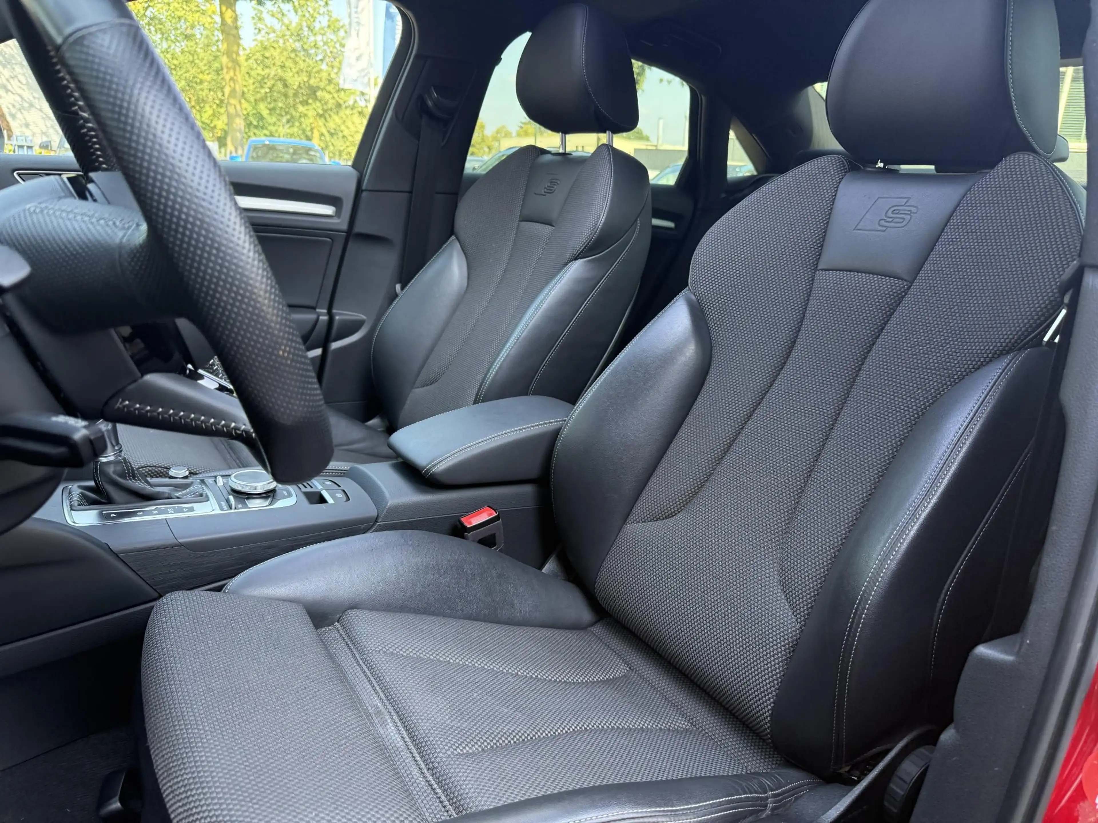 Audi A3 Limousine 35 TFSI CoD Advance Sport S-LINE BINNEN — photo 16