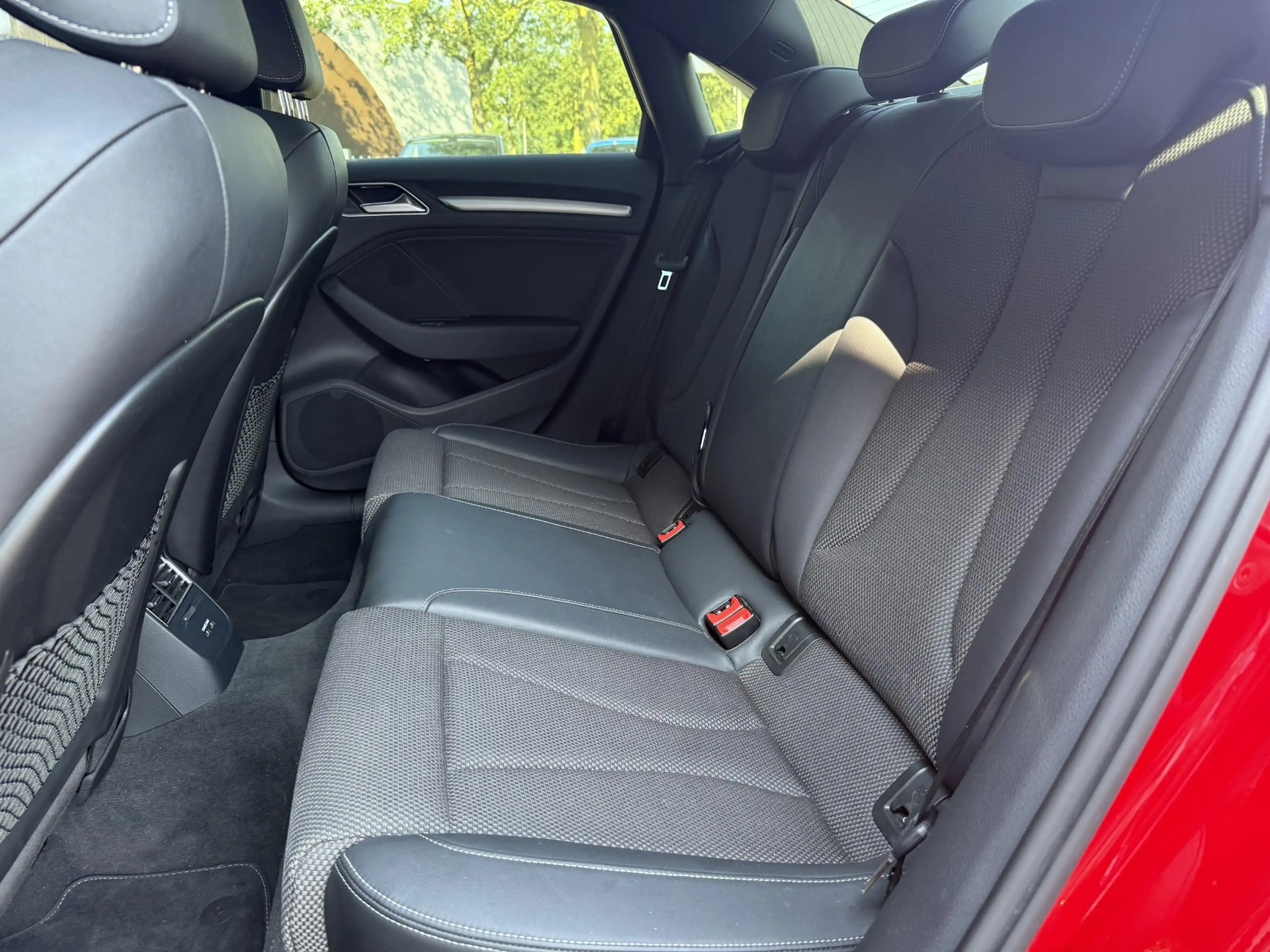Audi A3 Limousine 35 TFSI CoD Advance Sport S-LINE BINNEN — photo 10