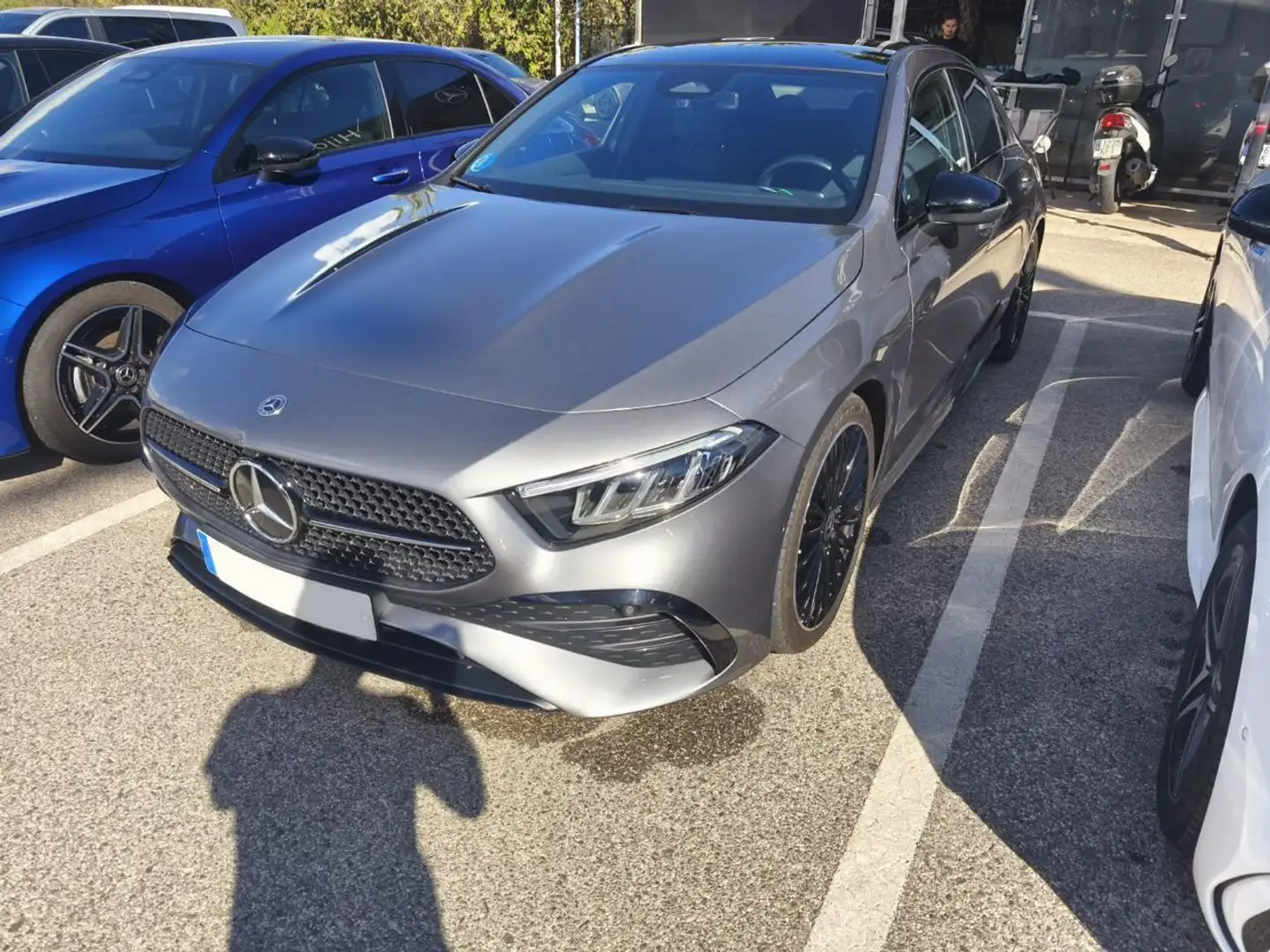 Mercedes-Benz A 200 Sedan Automatic AMG Line Advanced Plus Gris - 1