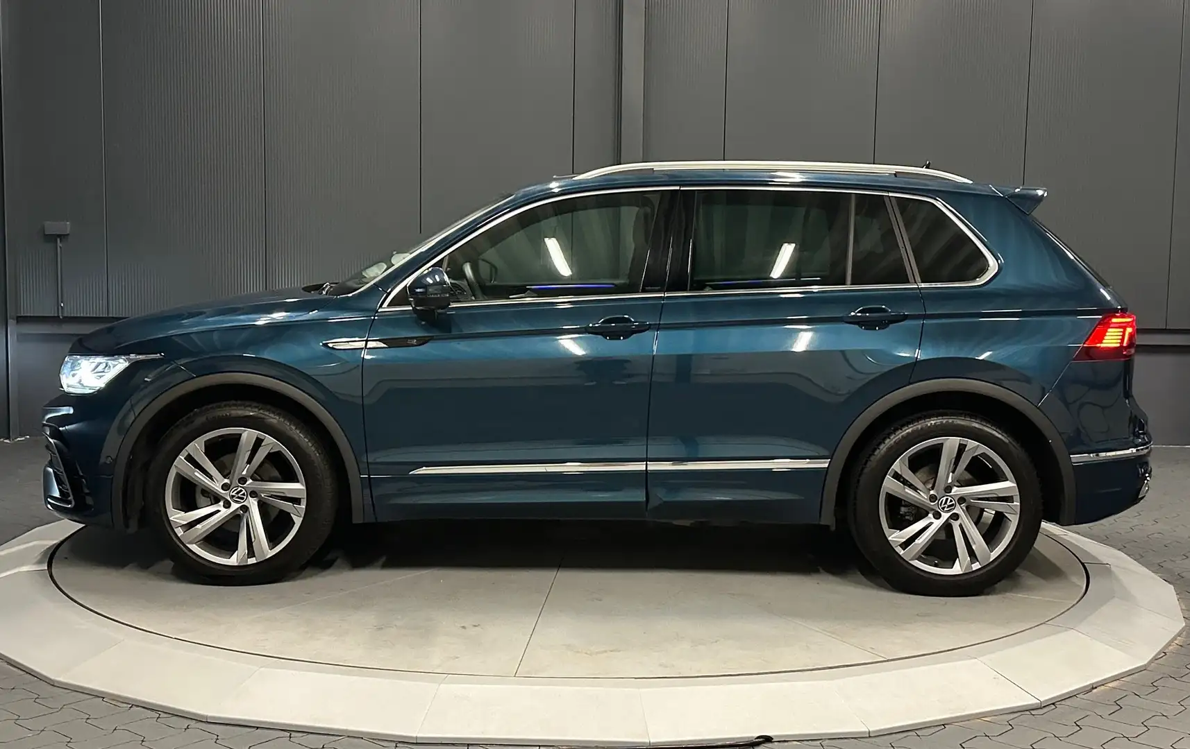 Volkswagen Tiguan R-Line *HUD*360*PANORAMA*MATRIX-IQ*EasyOpen* Blau - 2