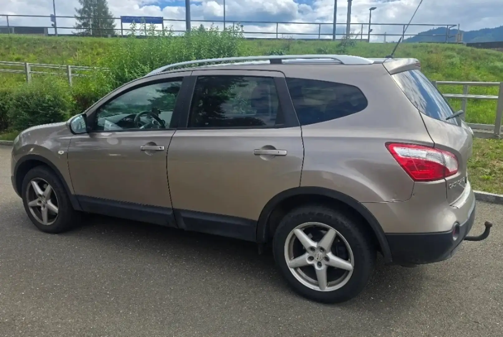 Nissan Qashqai+2 Qashqai 2 2,0 dCi Acenta 4WD DPF Acenta Braun - 1