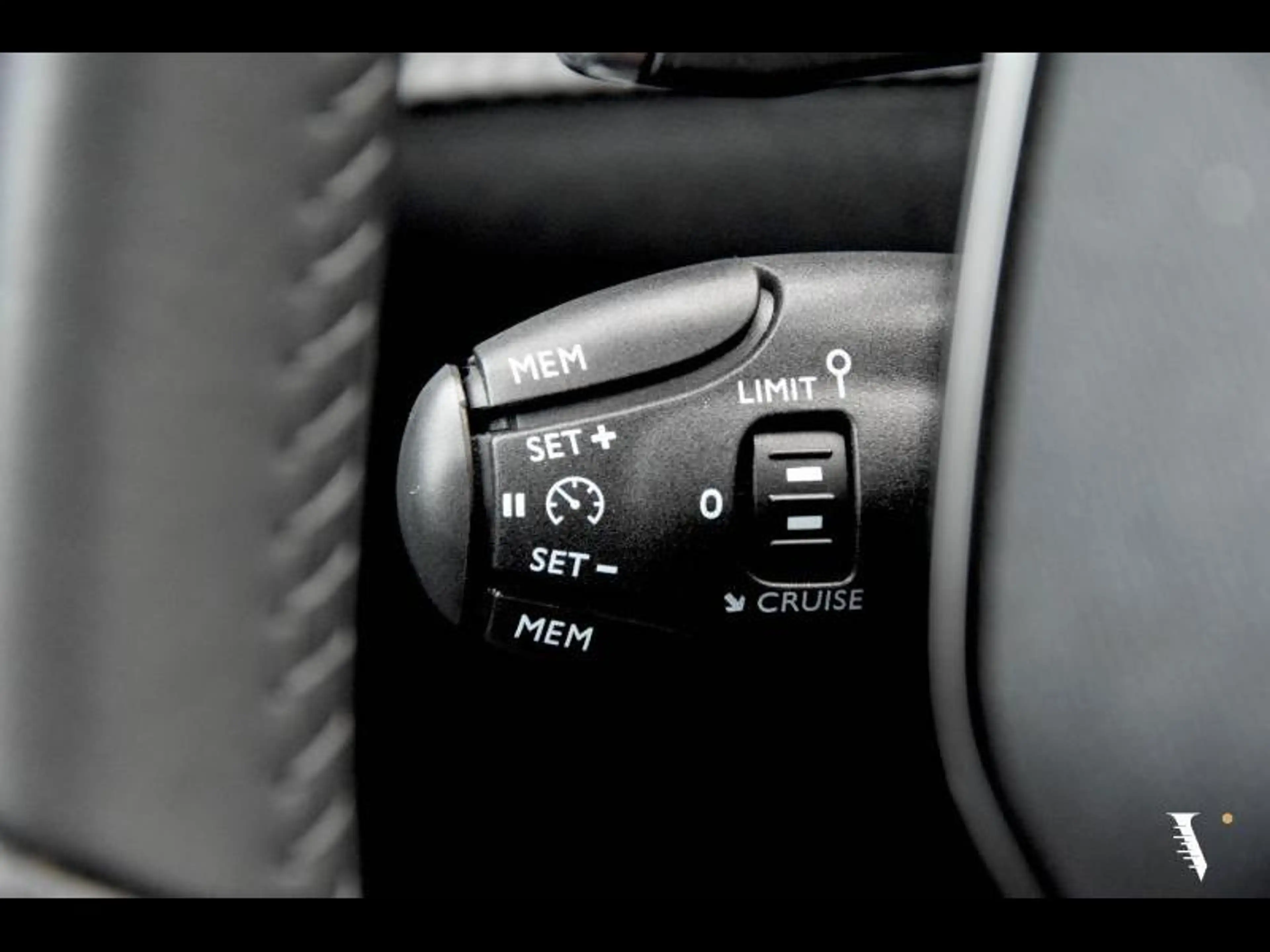 Peugeot 2008 CARPLAY | CRUISE | PDC — photo 8