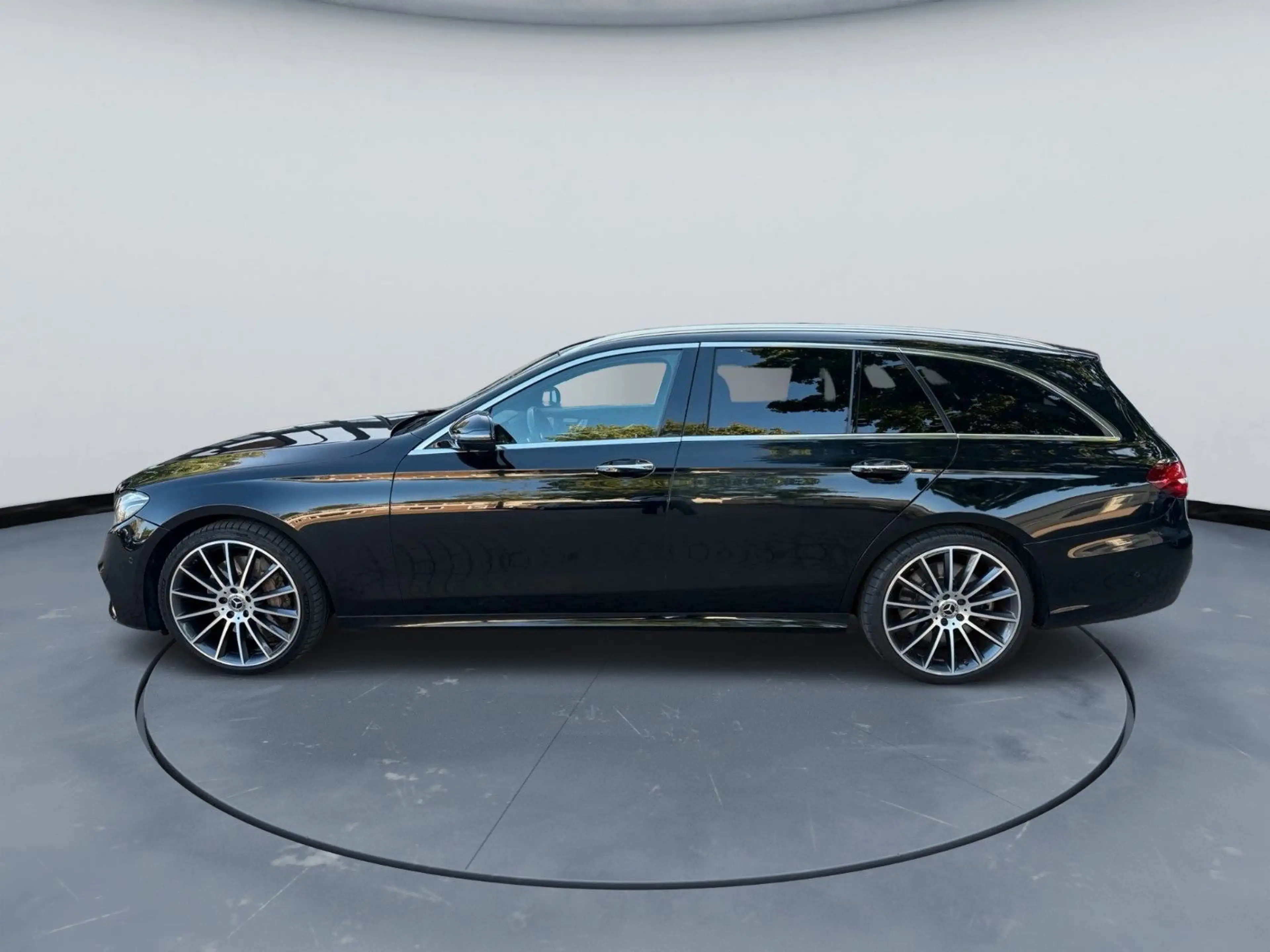 Mercedes-Benz E 450 T-Modell E 450 4Matic AMG Line 360 Memory Pano — photo 12