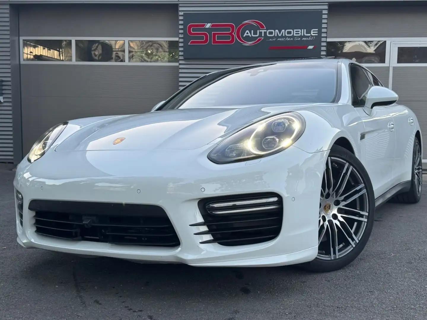 Porsche Panamera GTS Burmester / Sport Design / AHK / SH Weiß - 2