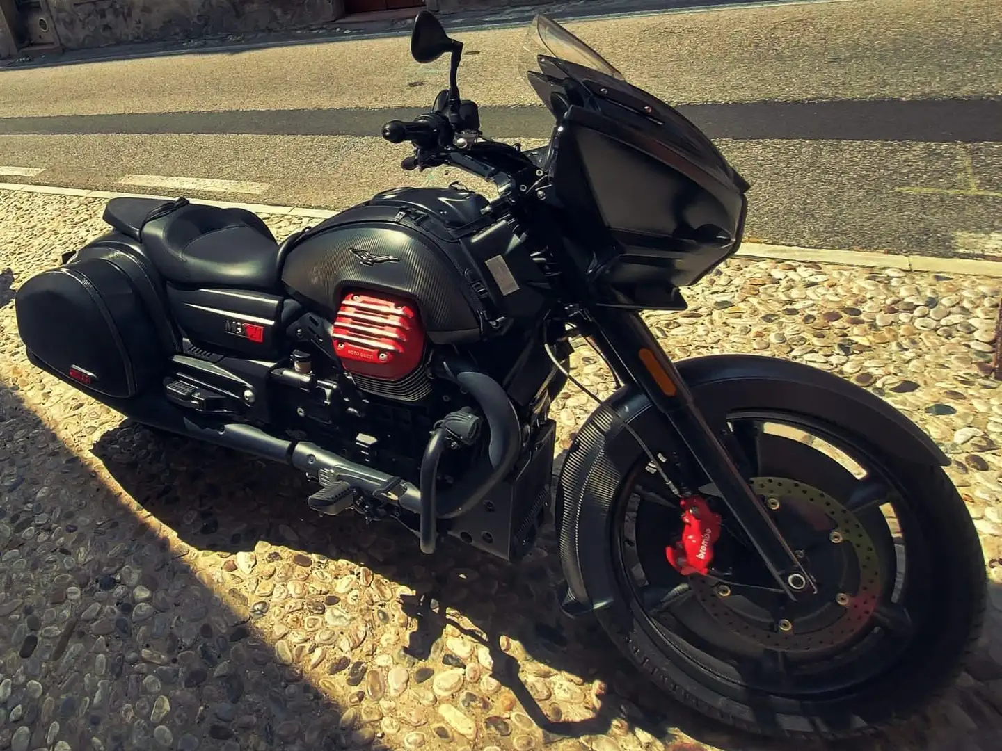 Moto Guzzi MGX-21 BAGGER Fekete - 1