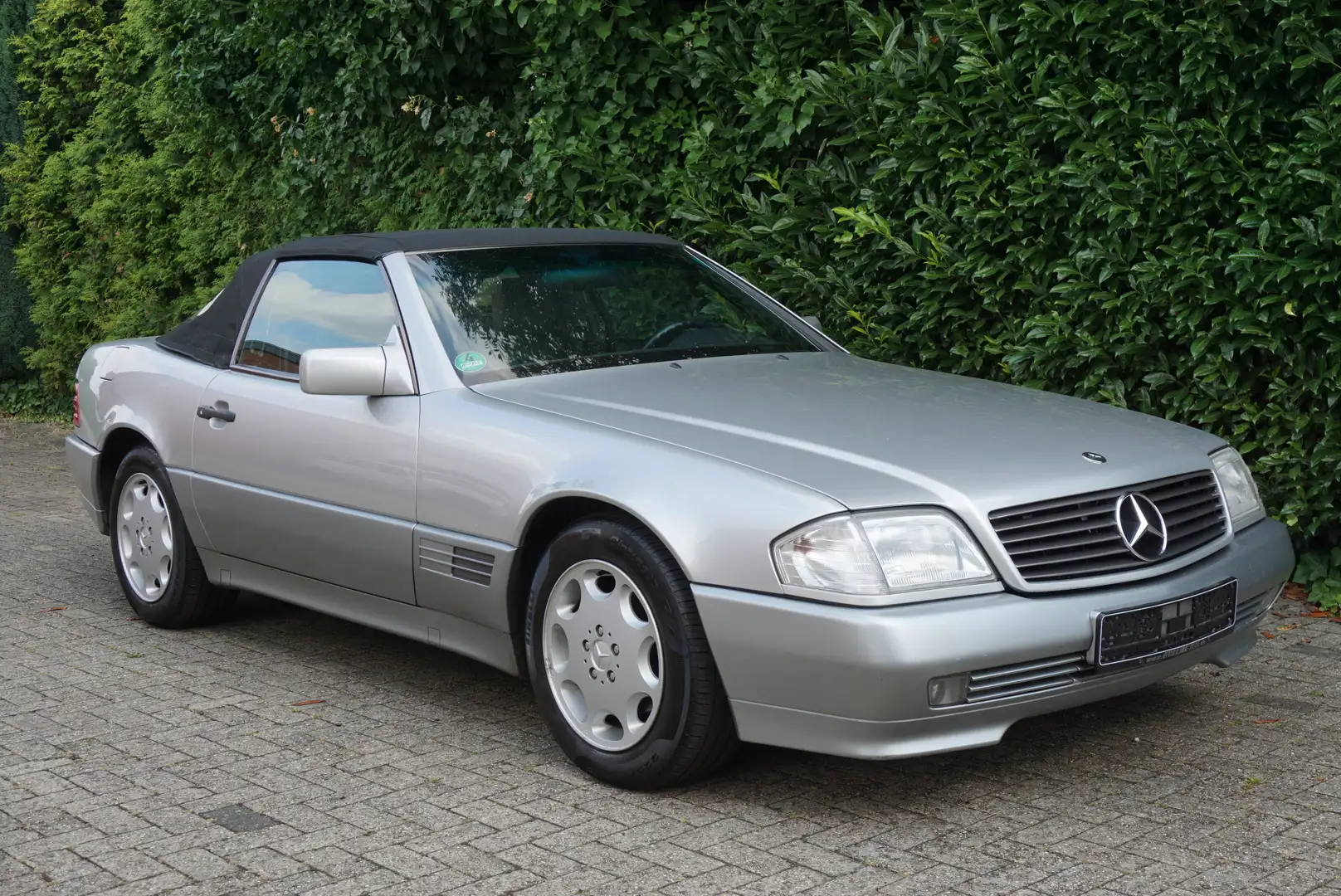 Mercedes-Benz SL 300 24 mit Hardtop, silber-schwarz, Oldtimer R129 Argent - 2
