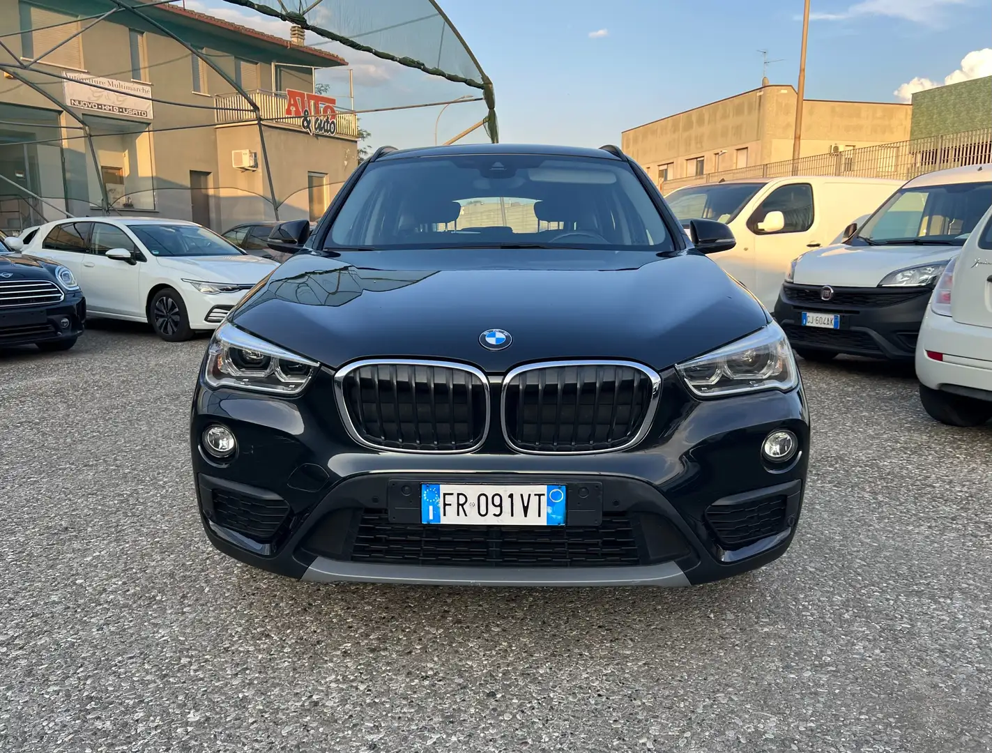 BMW X1 X1 sdrive 16d Business Schwarz - 2